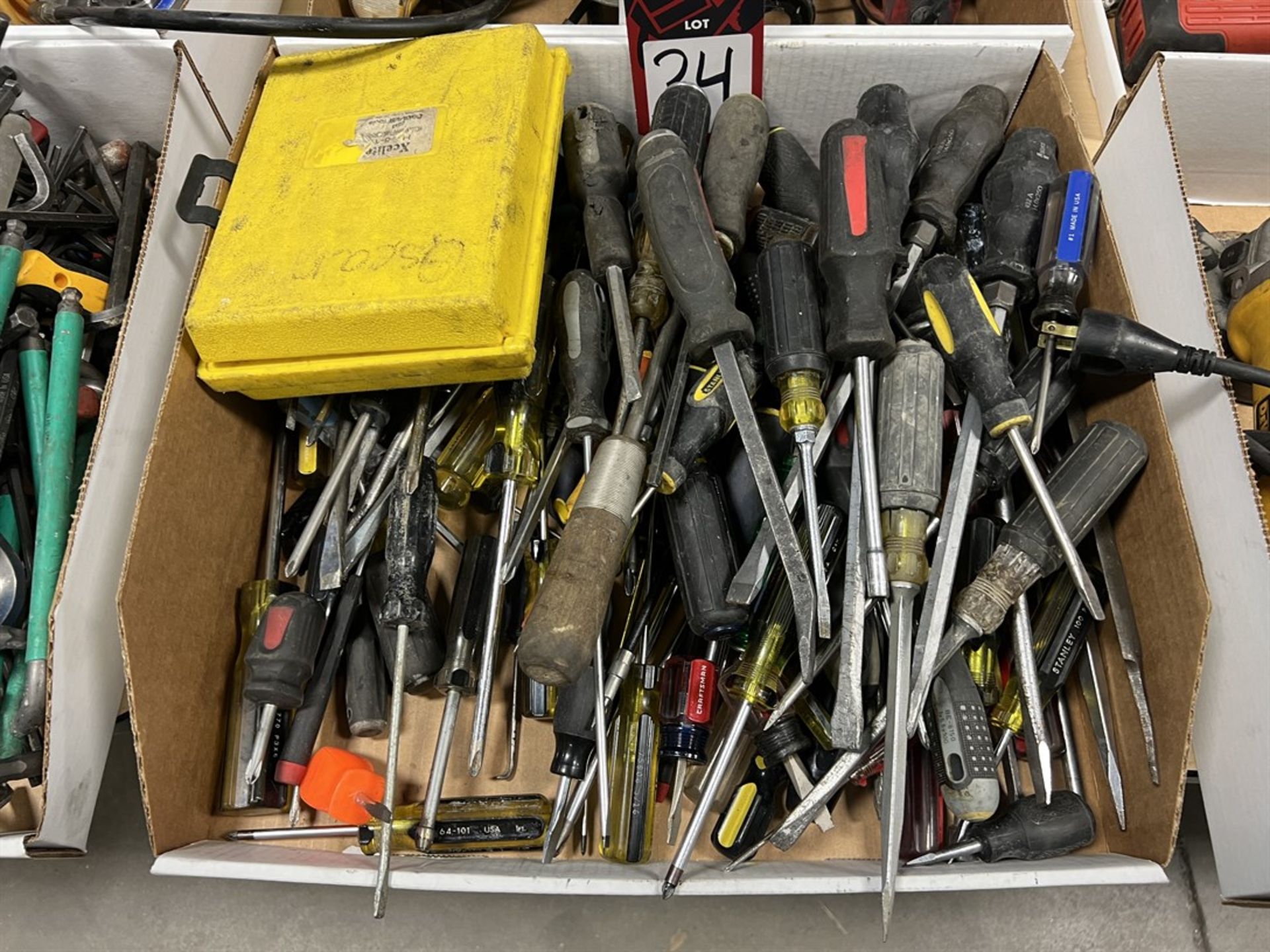 Lot of Assorted Screw Drivers