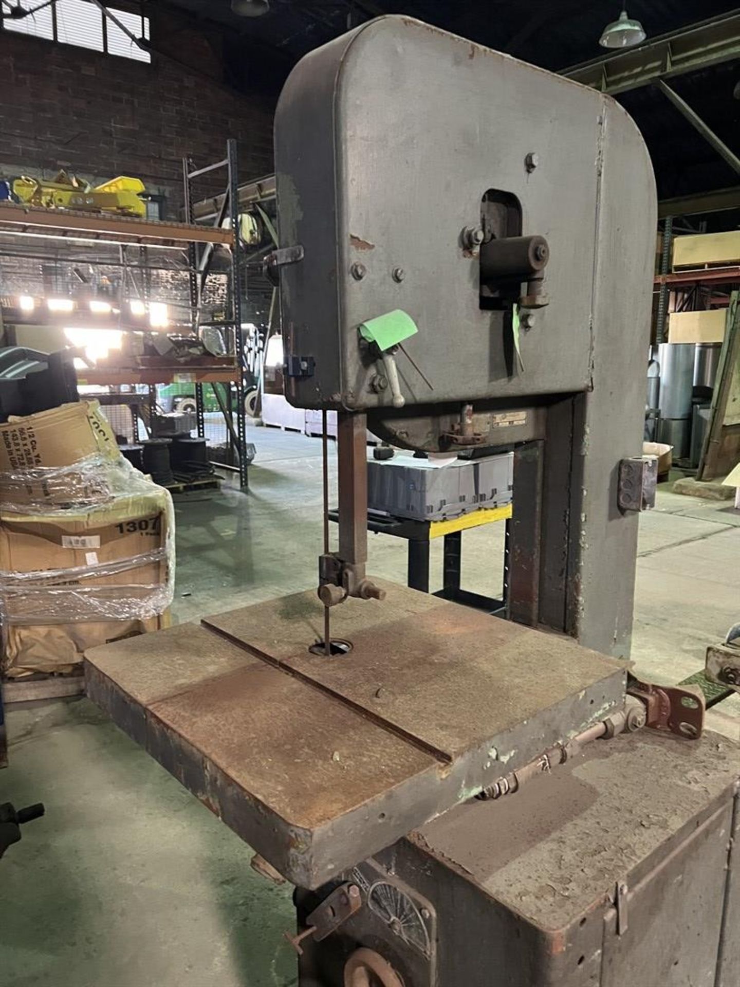 ROCKWELL DELTA 28-365 Vertical Bandsaw, s/m 1473113, 24" x 24" Table, 19.5" Throat (Building 39) - Image 3 of 3