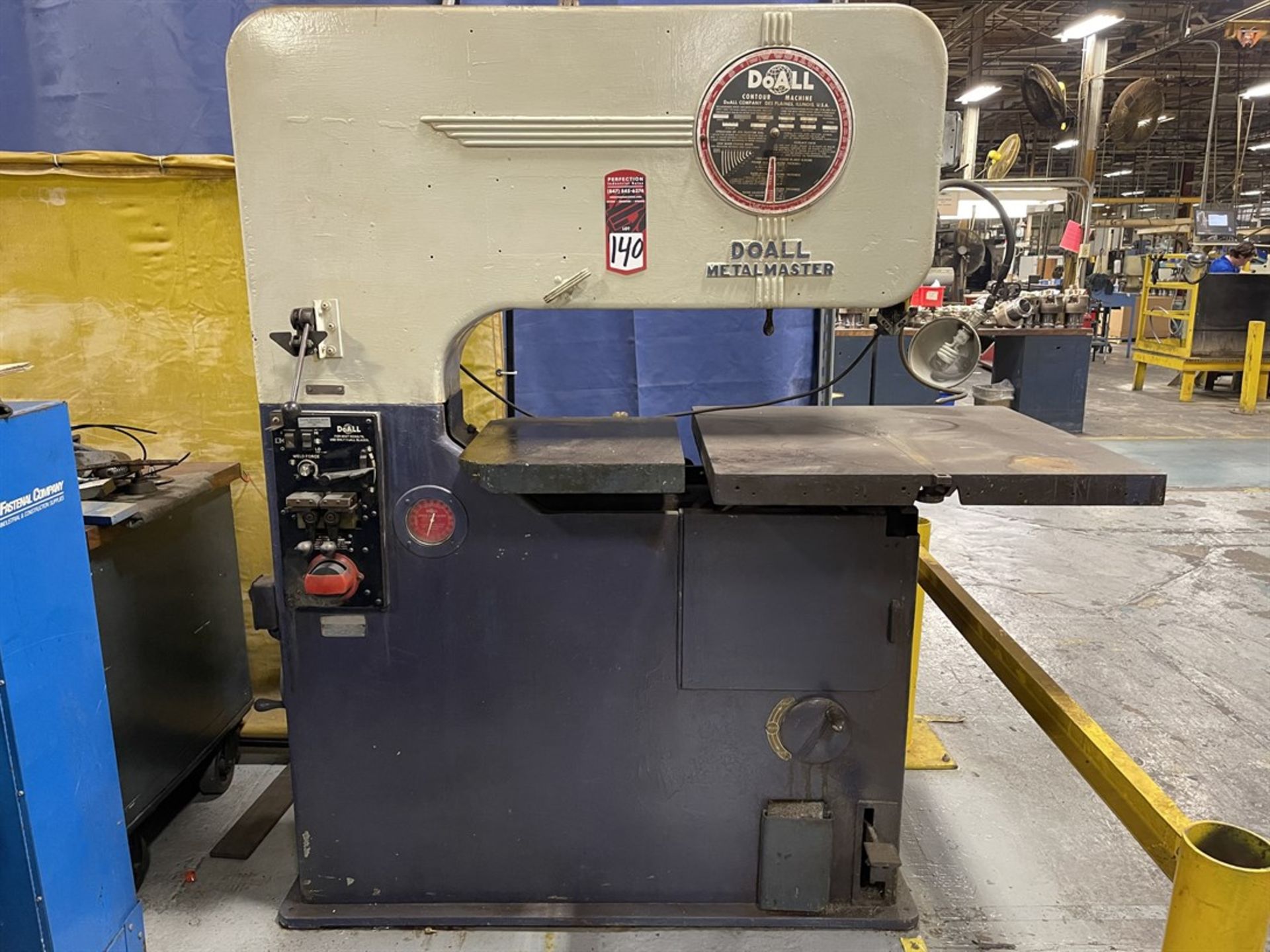 DOALL Metalmaster Vertical Bandsaw, s/n na, 36" Throat, 30" x 30" Power Feed, Table, 17" x 20" Table - Image 2 of 5