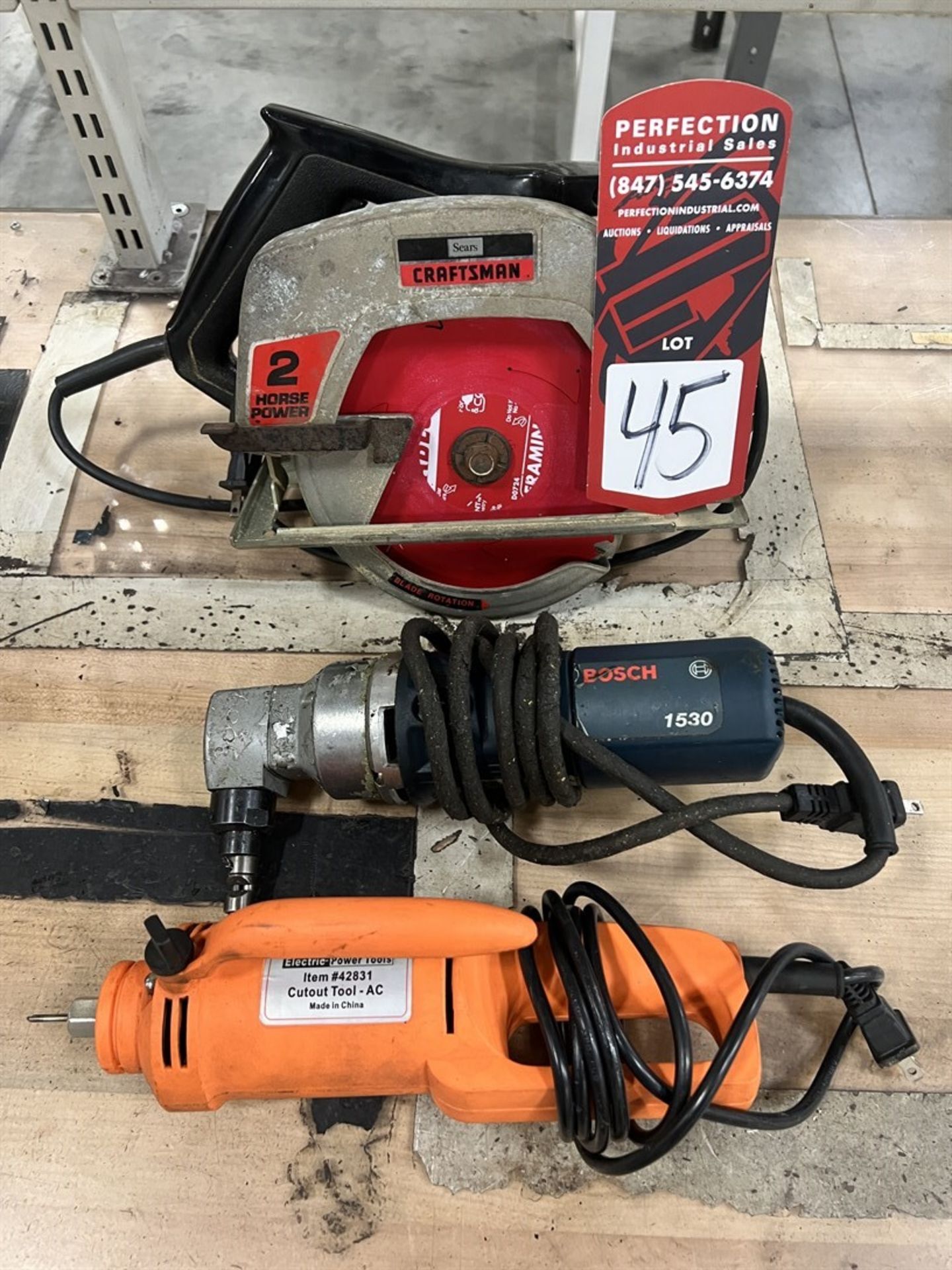 Lot Comprising CRAFTSMAN 7-1/4" Circular Saw, BOSCH 1530 Nibbler, and CHICAGO ELECTRIC 42831 Cut Out