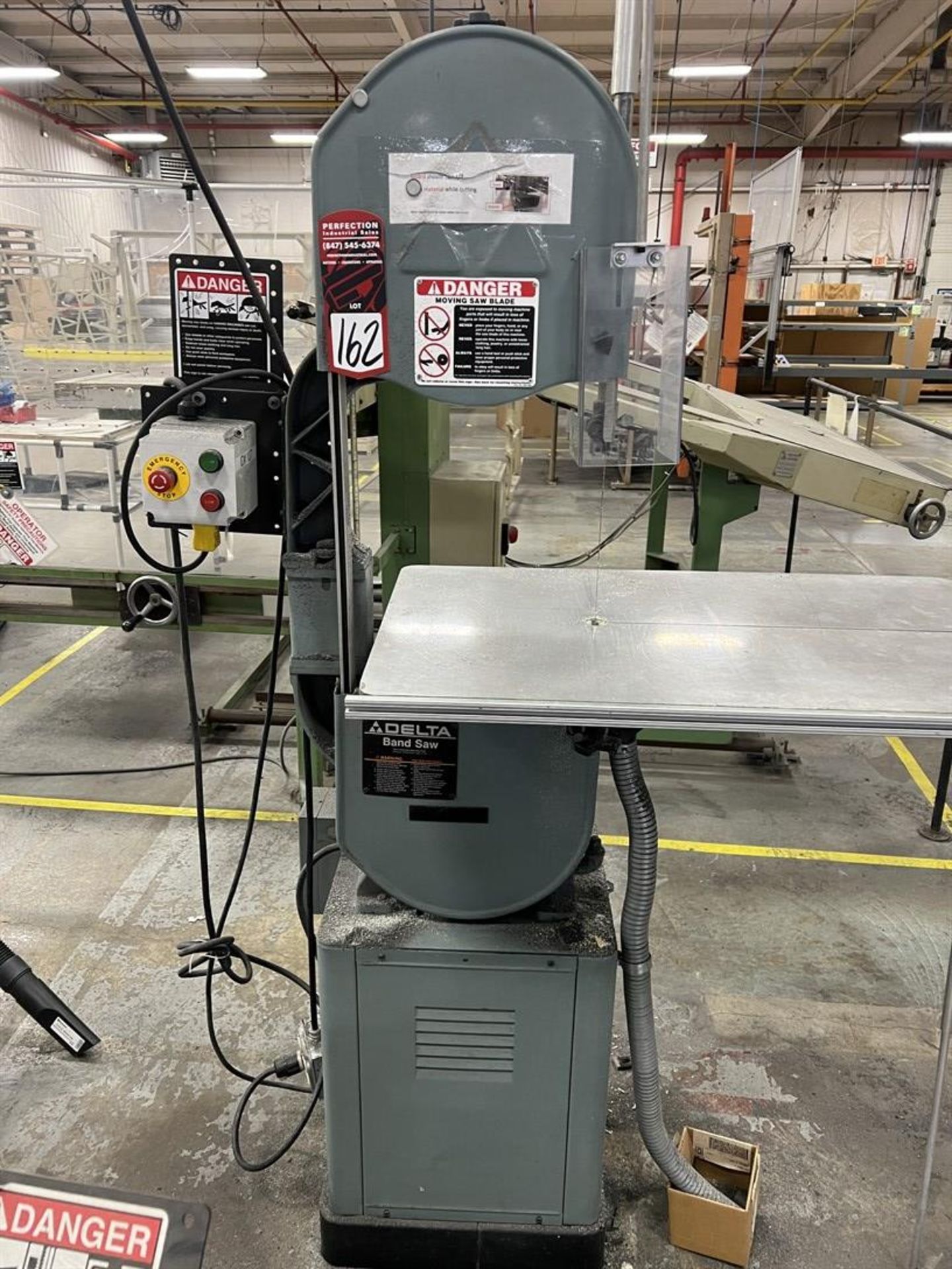 DELTA 28-303 Vertical Bandsaw, s/n 94A99005, 22” x 35.5” Table, 13” Throat (A removal/rigging fee of - Image 2 of 8