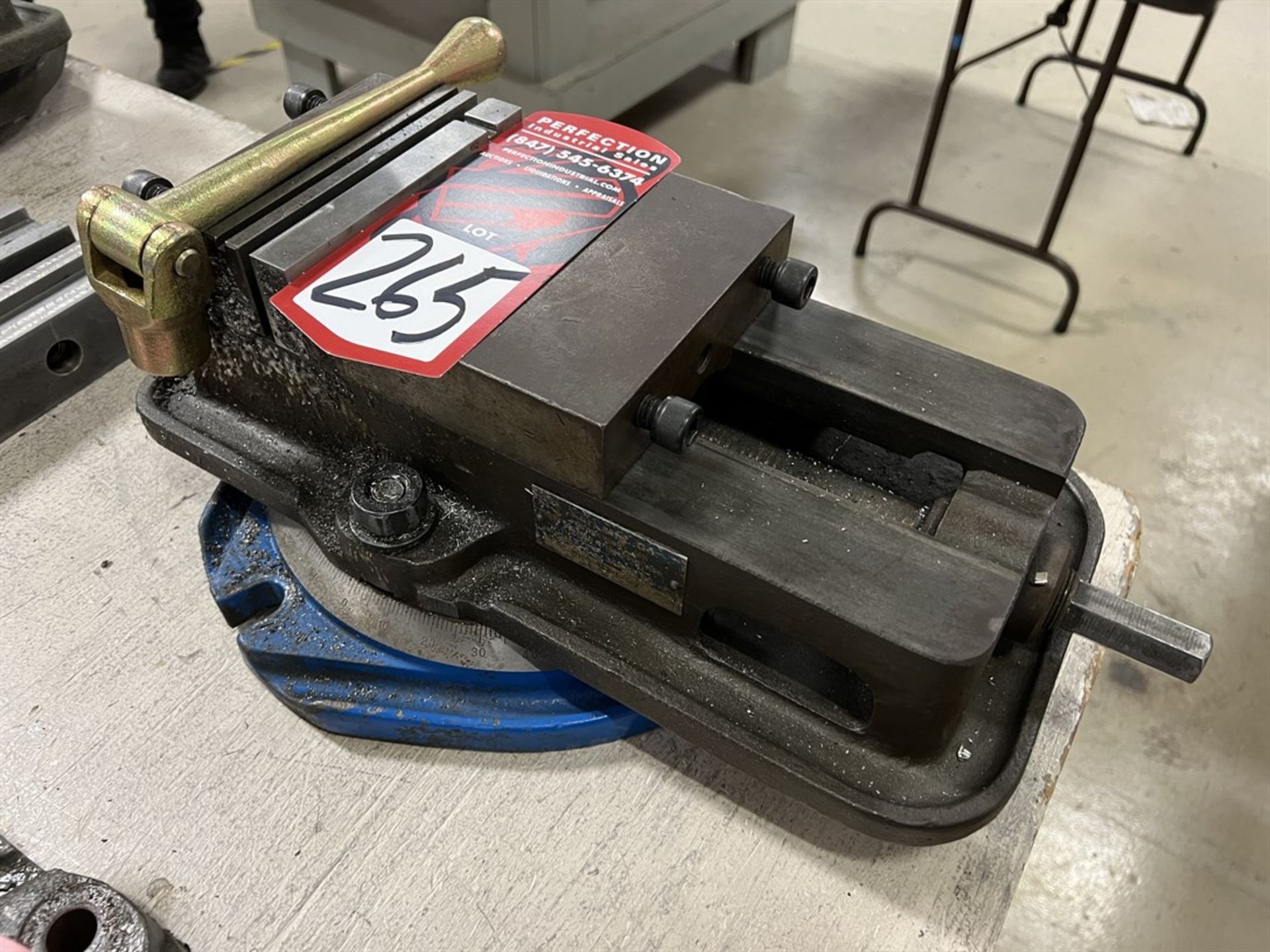 KURT 6" Machine Vise on Swivel Base