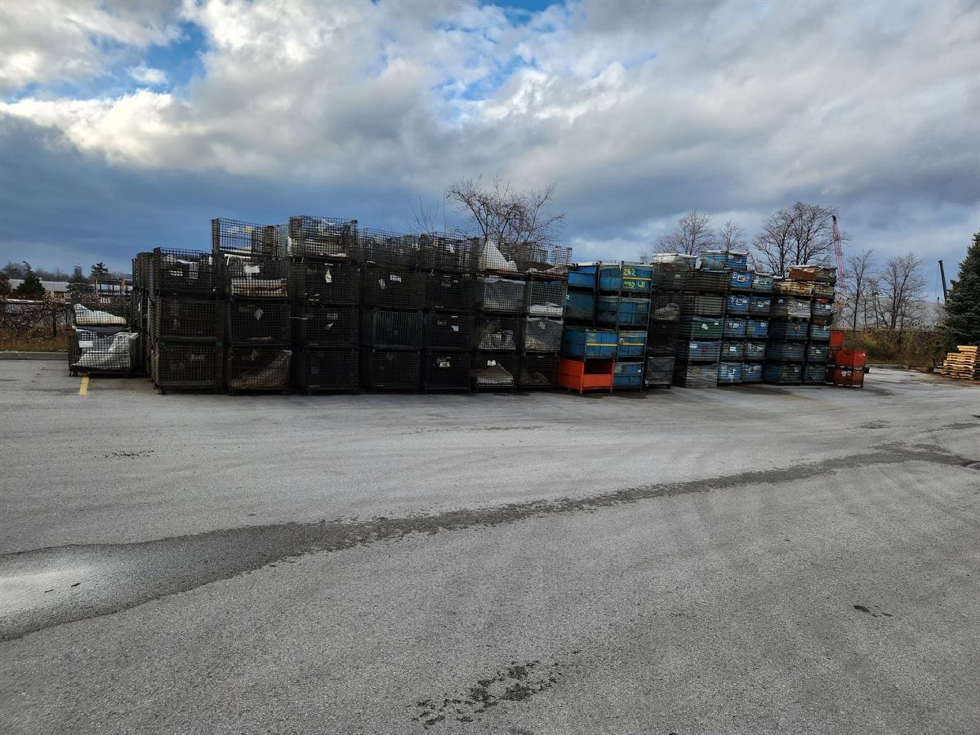 Lot of Assorted Metal Bins/Wire Baskets (outside) - Image 5 of 5