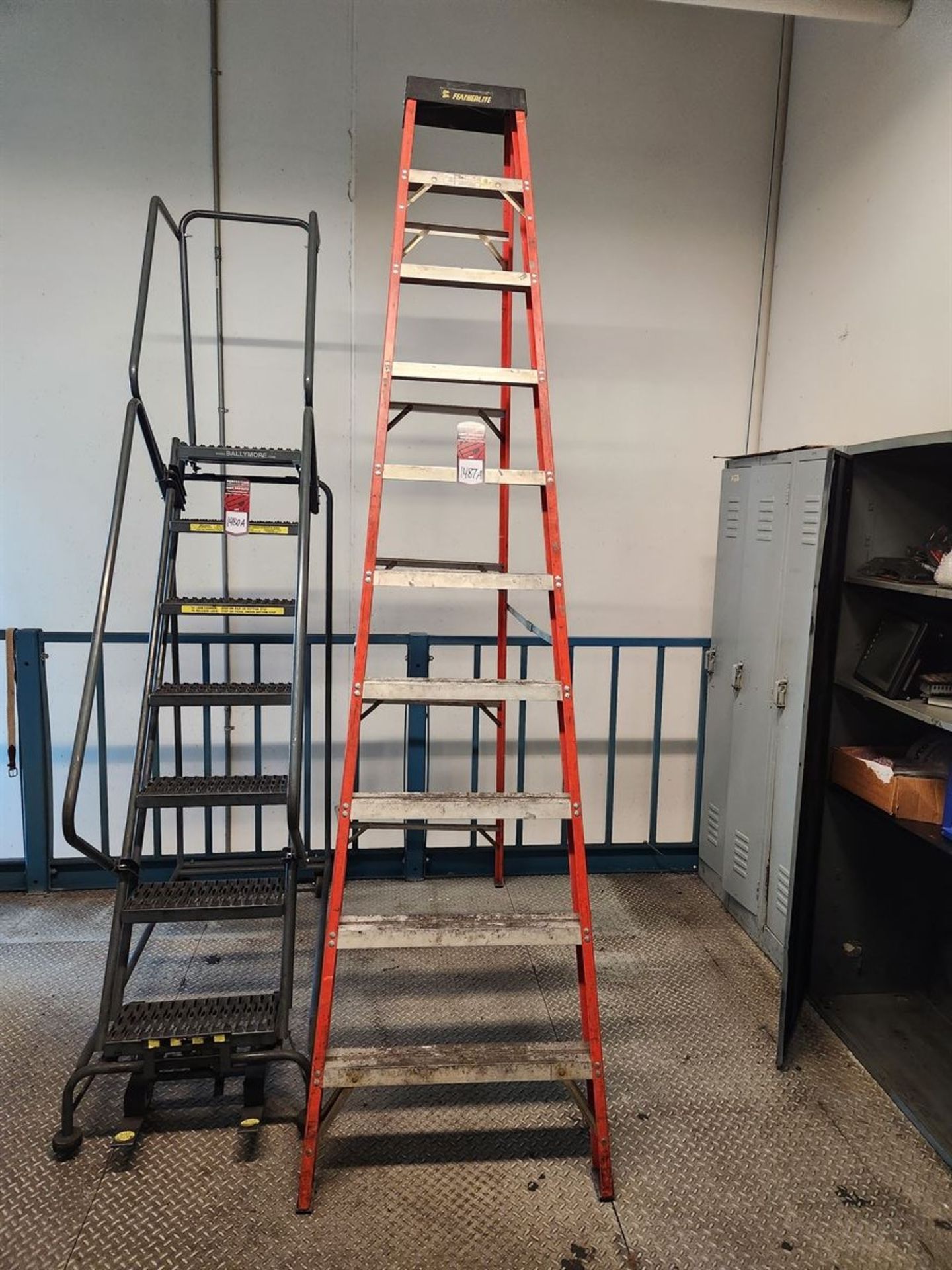 Featherlite 10' Step Ladder