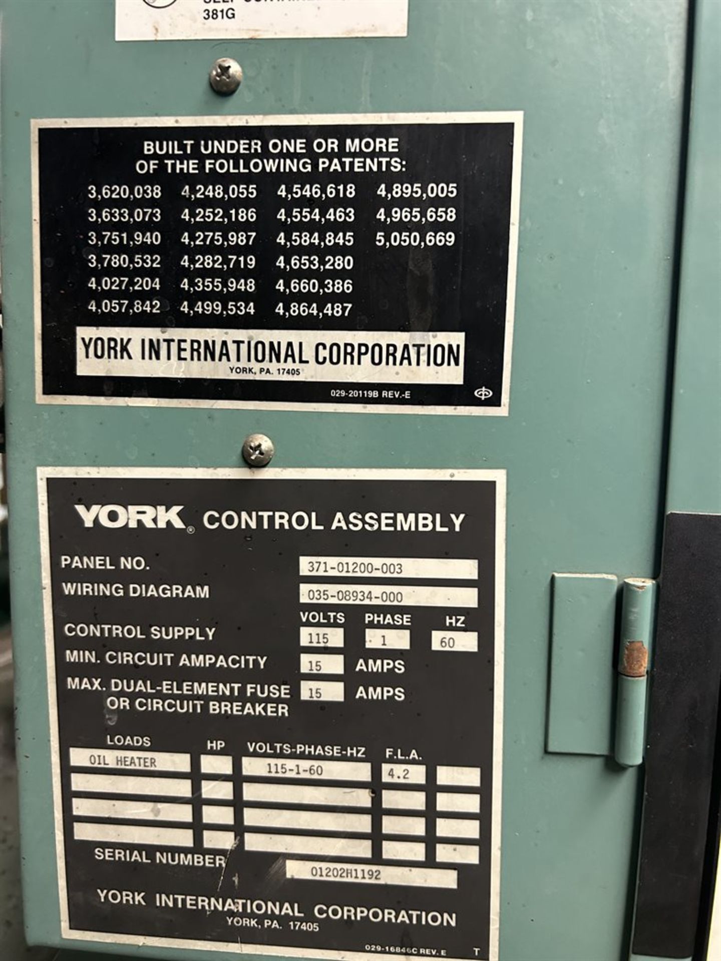 YORK Rotary Screw Chilling System, s/n YCCH23350090YE, Max Speed 3600 RPM, 300 PSI, 21,064 Hours - Image 6 of 8