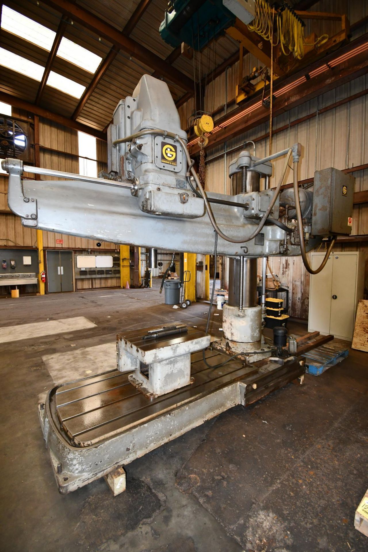 RADIAL ARM DRILL, GIDDINGS & LEWIS BICKFORD CHIPMASTER 6' X 15", pwr. clamp, feed & elevation, box t - Image 4 of 4