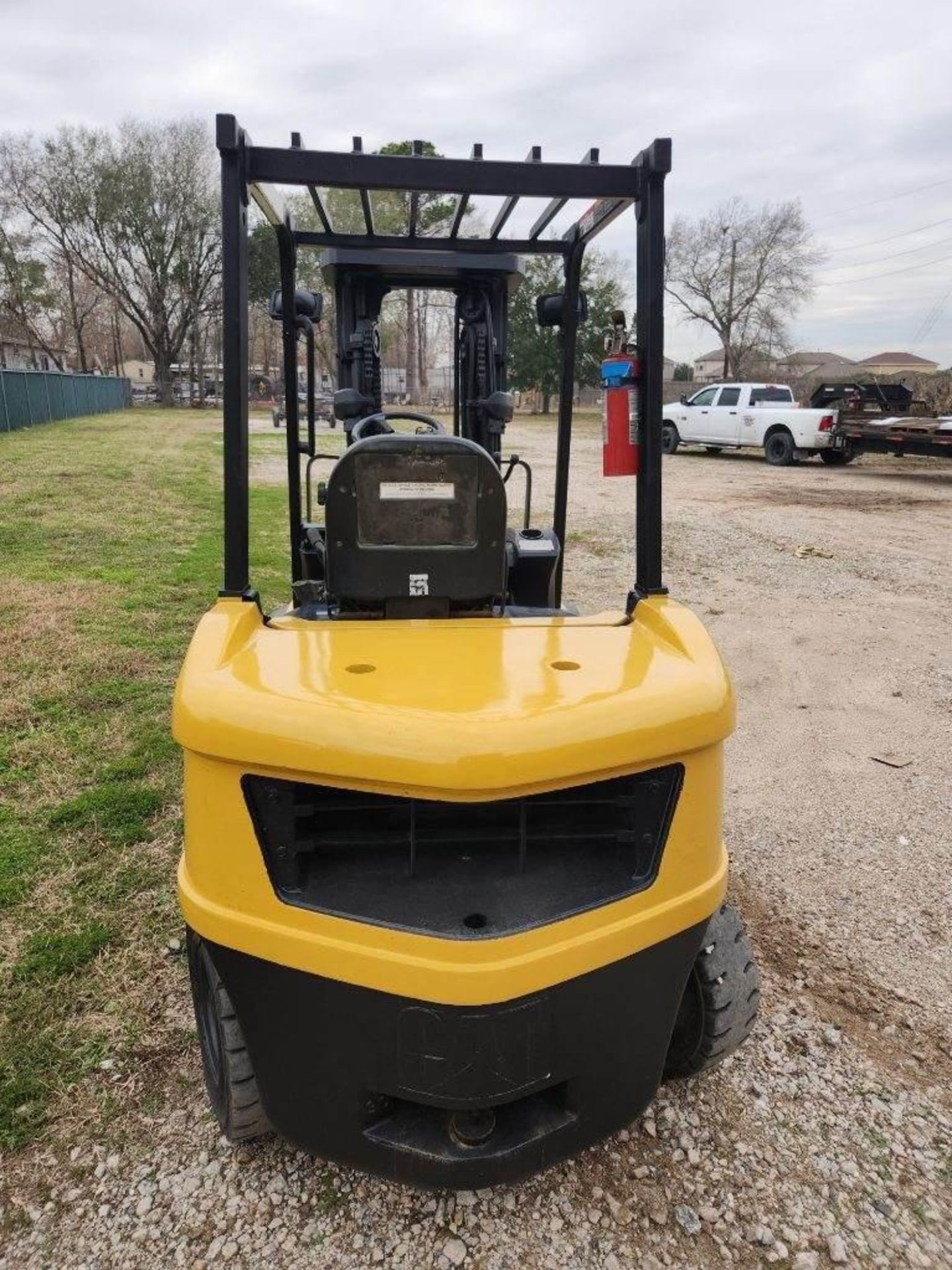 FORKLIFT, CATERPILLAR 6,000-LB. BASE CAP MDL. P6000, diesel, 83" 3-stage mast, 186" lift ht., side s - Image 4 of 5