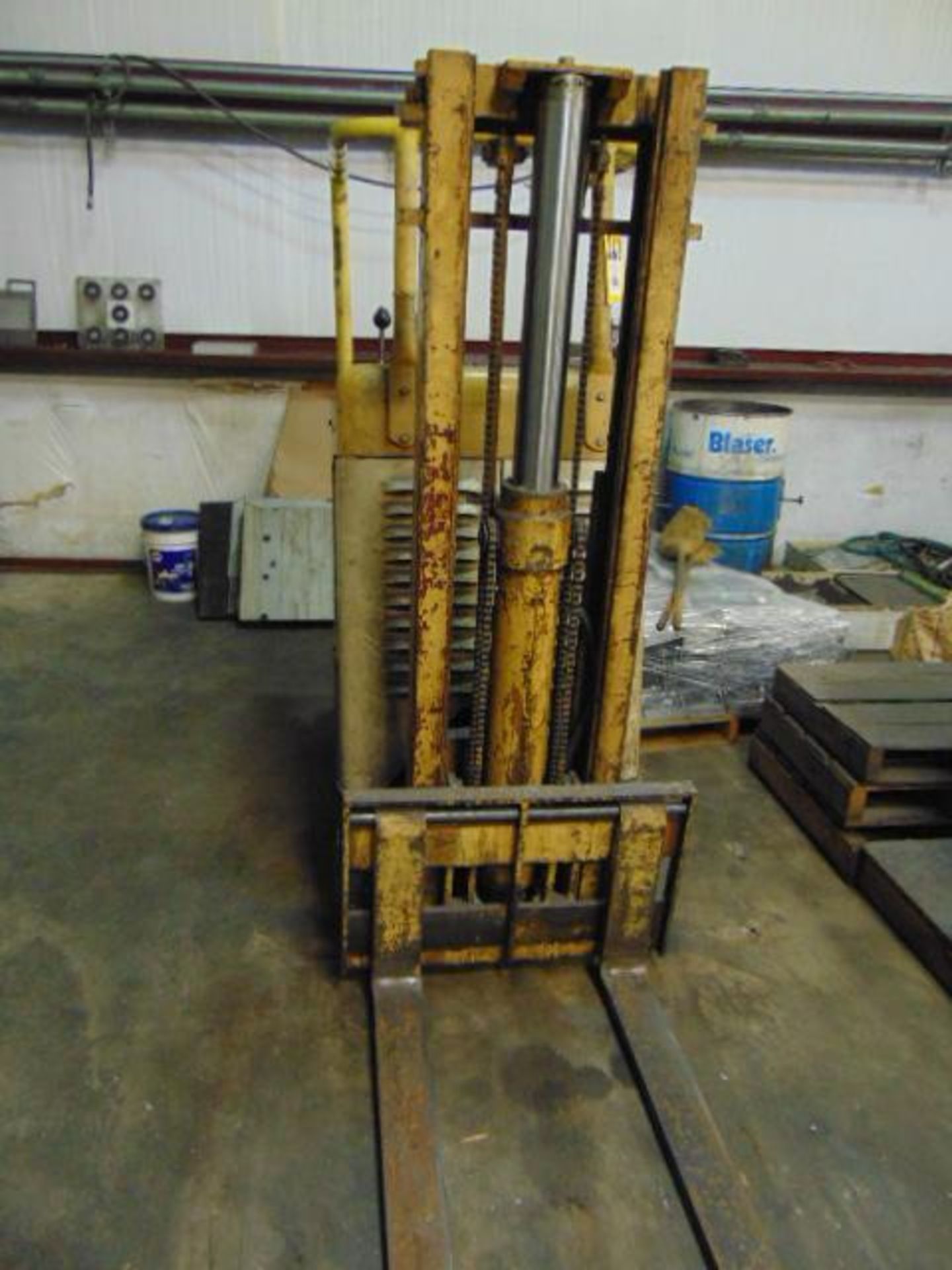 FORKLIFT, NAMCO MDL. SU20-15 STAND ON, LPG, 1600- lb. lift cap.@ 15" load center, 156" lift ht., 3 s - Image 3 of 11