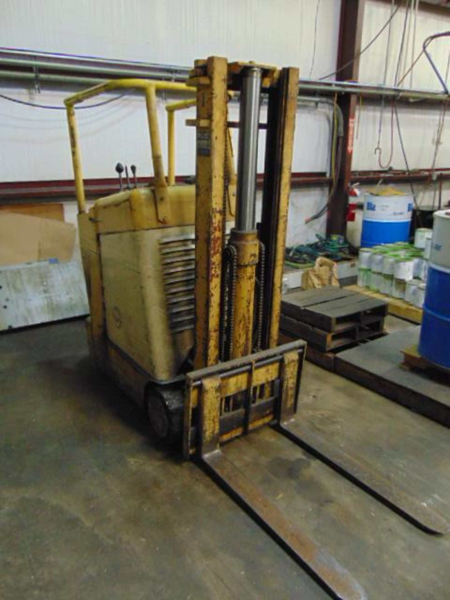 FORKLIFT, NAMCO MDL. SU20-15 STAND ON, LPG, 1600- lb. lift cap.@ 15" load center, 156" lift ht., 3 s - Image 2 of 11