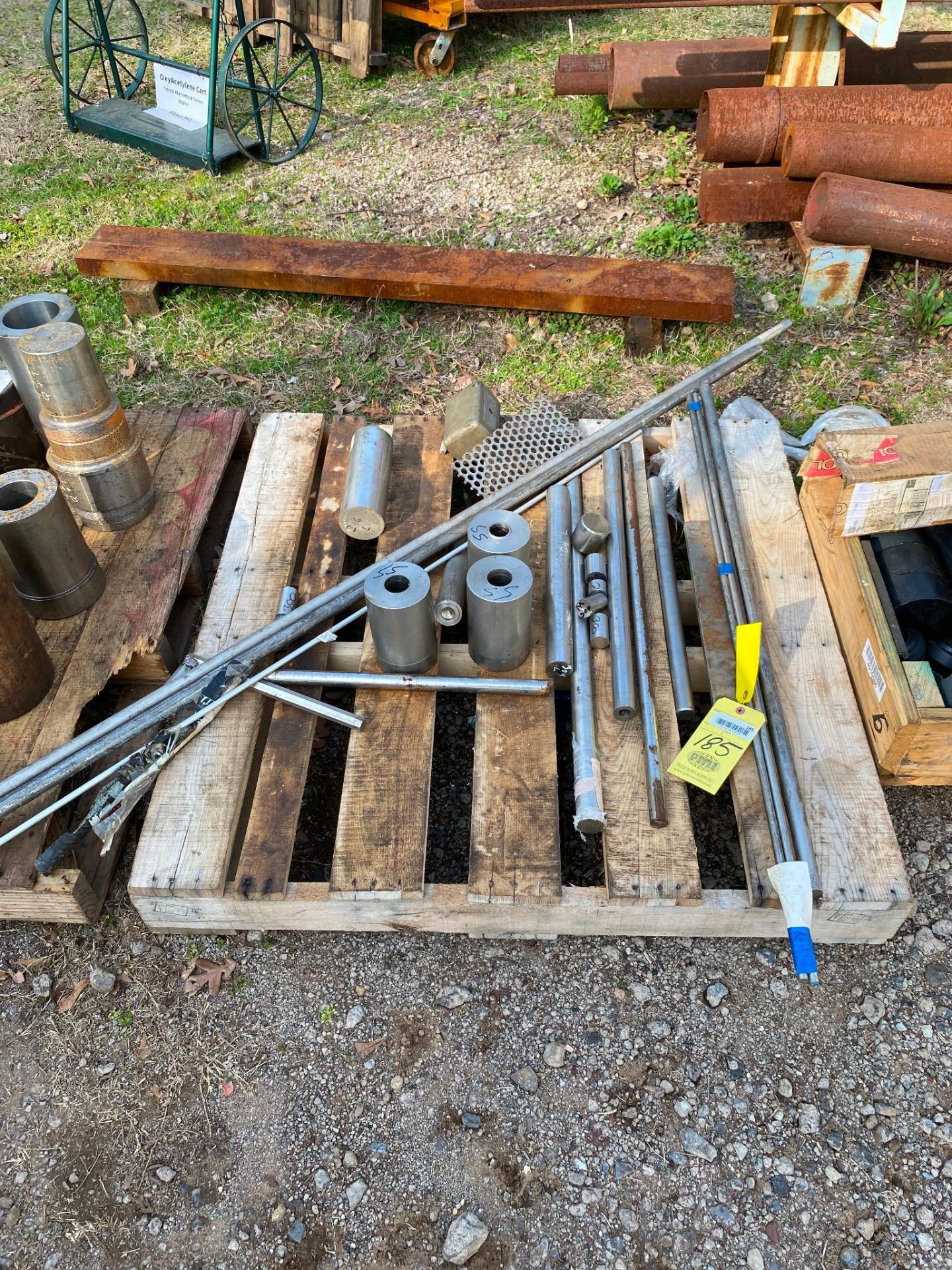 LOT OF STAINLESS STEEL ROUND BAR (Located at: P & M Machine, Private Road 3463, Gladewater, TX 75647