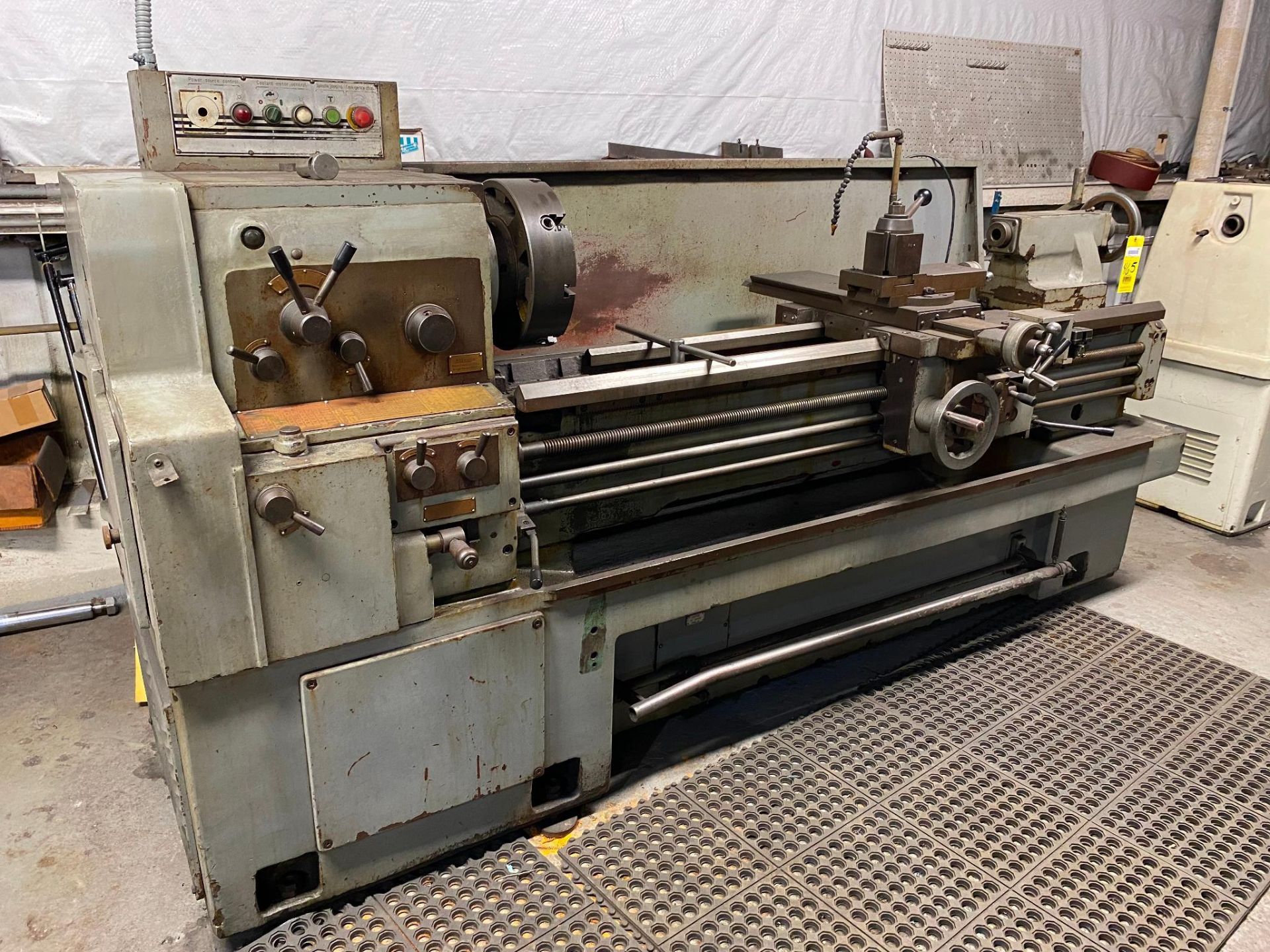 ENGINE LATHE, 17" X 60" HWACHEON, gap bed, 12" 4-jaw chuck, tool post, Trav-A-Dial (Located at: Jim