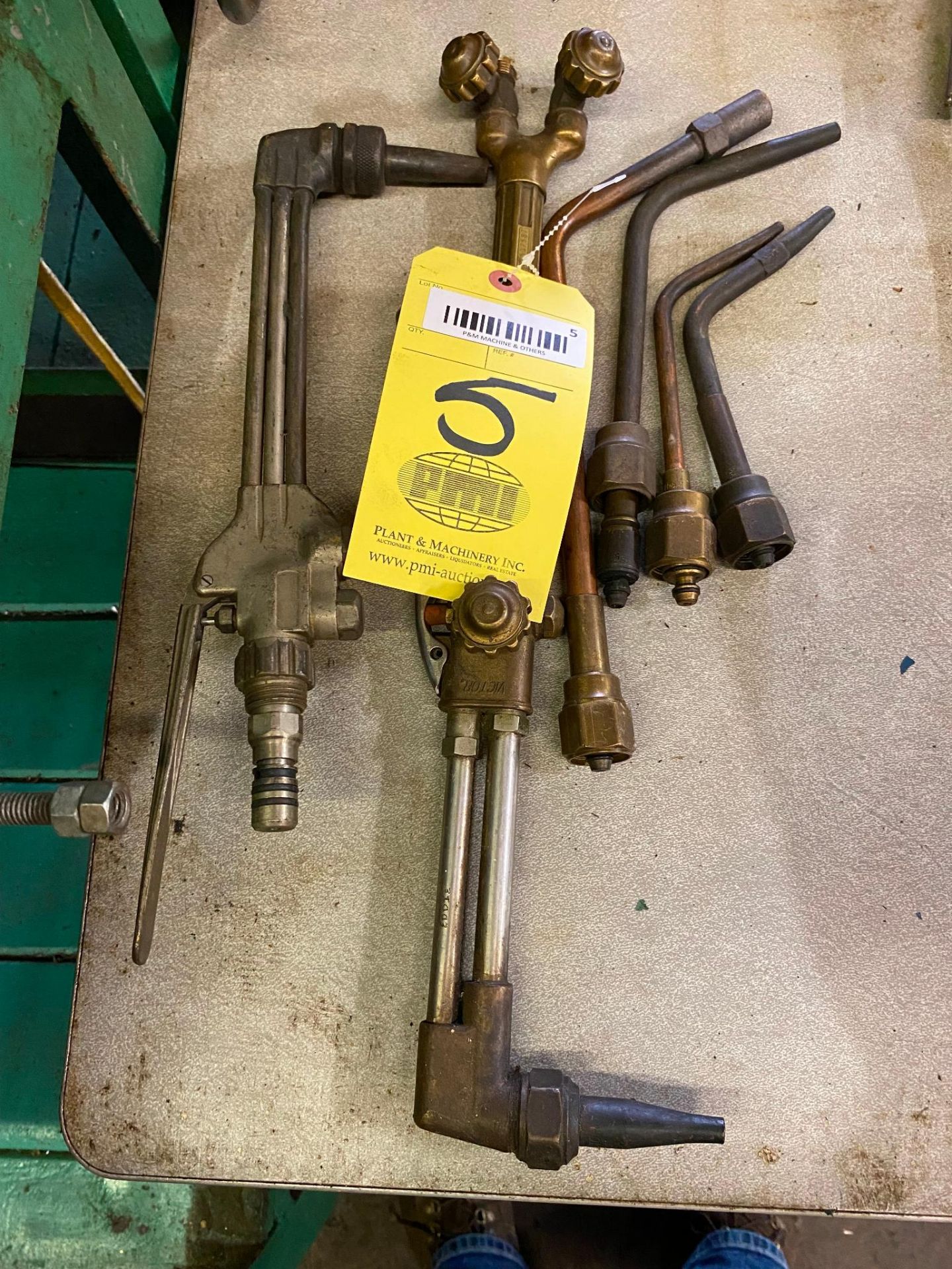 LOT CONSISTING OF: oxygen/ acetylene cutting & brazing torches (Located at: P & M Machine, Private R