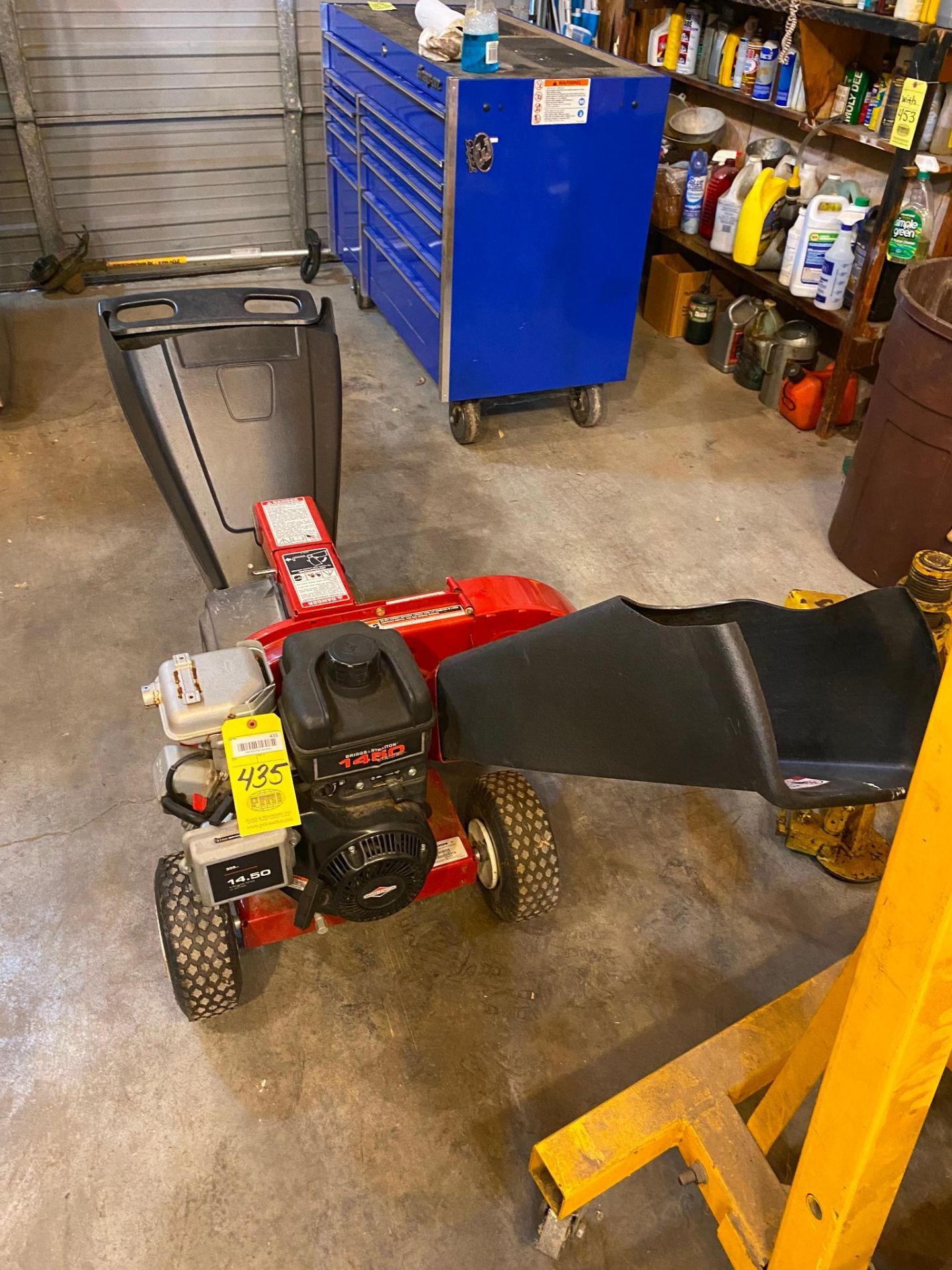 WOOD CHIPPER, BRIGGS AND STRATTON, 14-1/2 HP, gas pwrd., (Located at: Ellis Precision Industries, 31