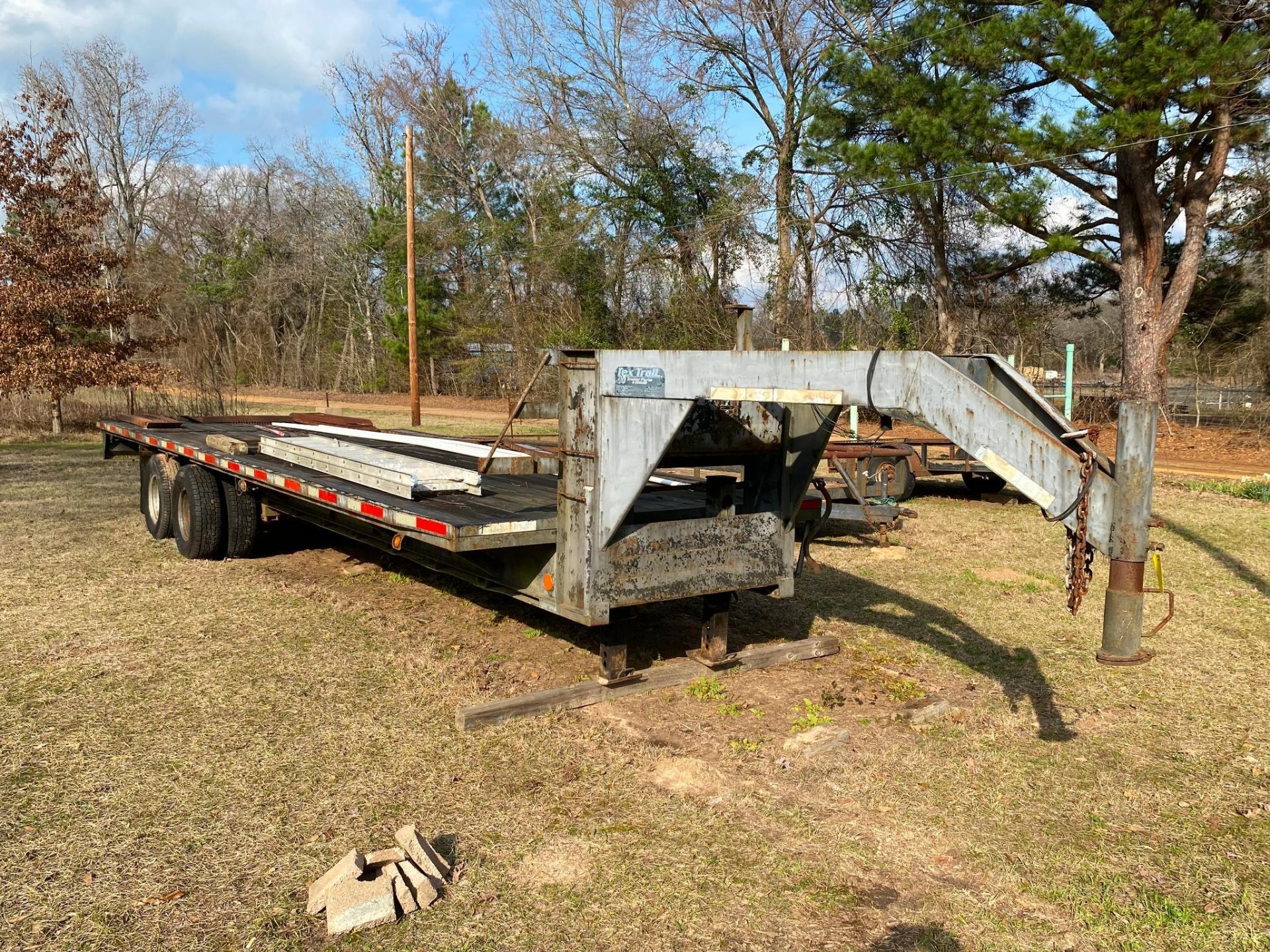 GOOSENECK TRAILER, 28' TEX TRAIL TANDEM AXLE, 19,200-lb. cap., VIN TE159260, TX License Plate DPBN69