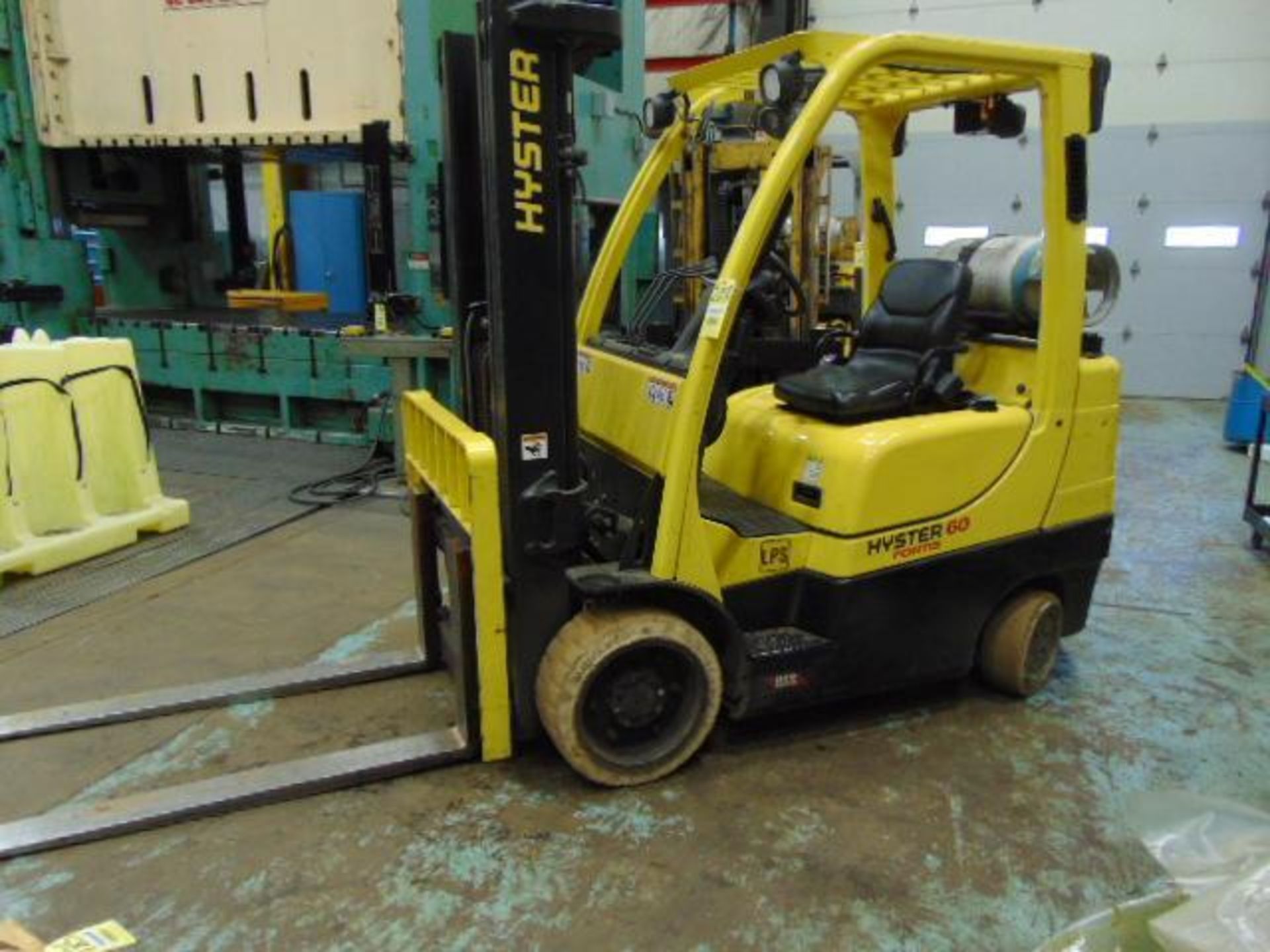 FORKLIFT, HYSTER 6,000 LB. BASE CAP. MDL. S60FT, 5,650-lb. max. cap., @ 24" load center, LPG, 176" m