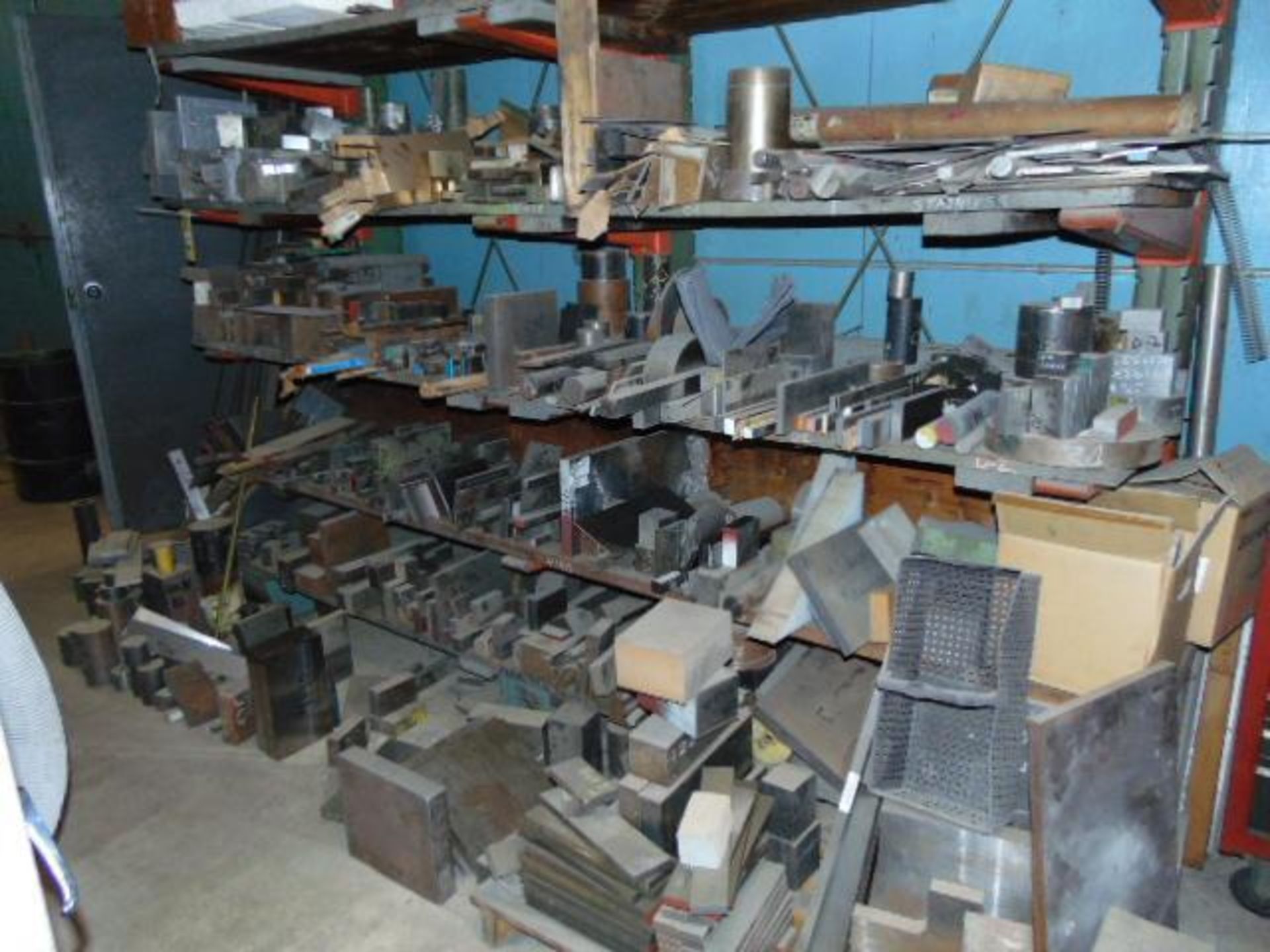 LOT CONSISTING OF TOOL STEEL: 4140, HRS, F7, D2, M2, M4, A2, VAN; large assortment, in sorted rack,