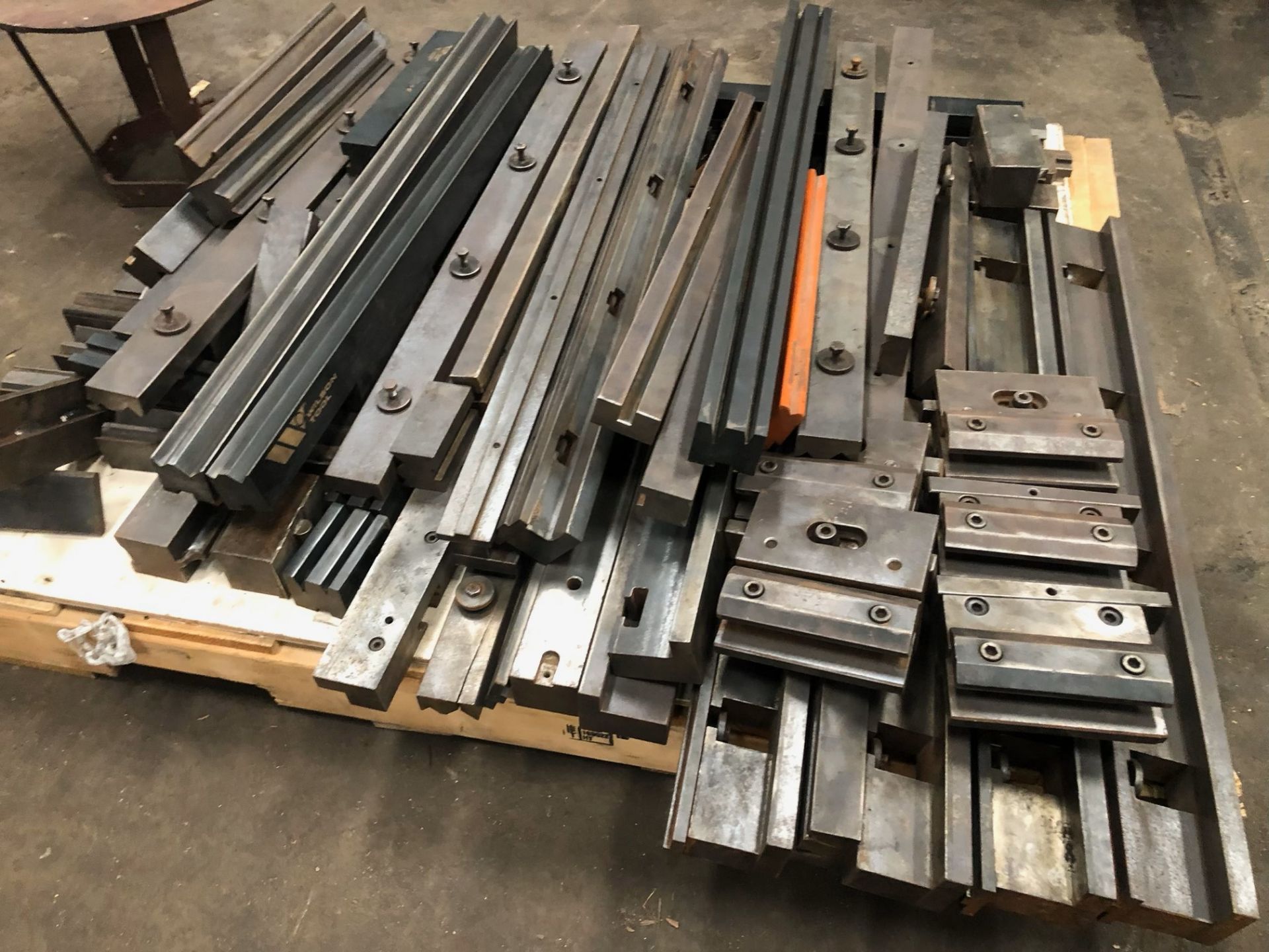 LOT OF PRESS BRAKE DIES, AMADA (Located at: Pitts by JJ, 3426 Hopper Road, Houston, TX 77093) - Image 4 of 5