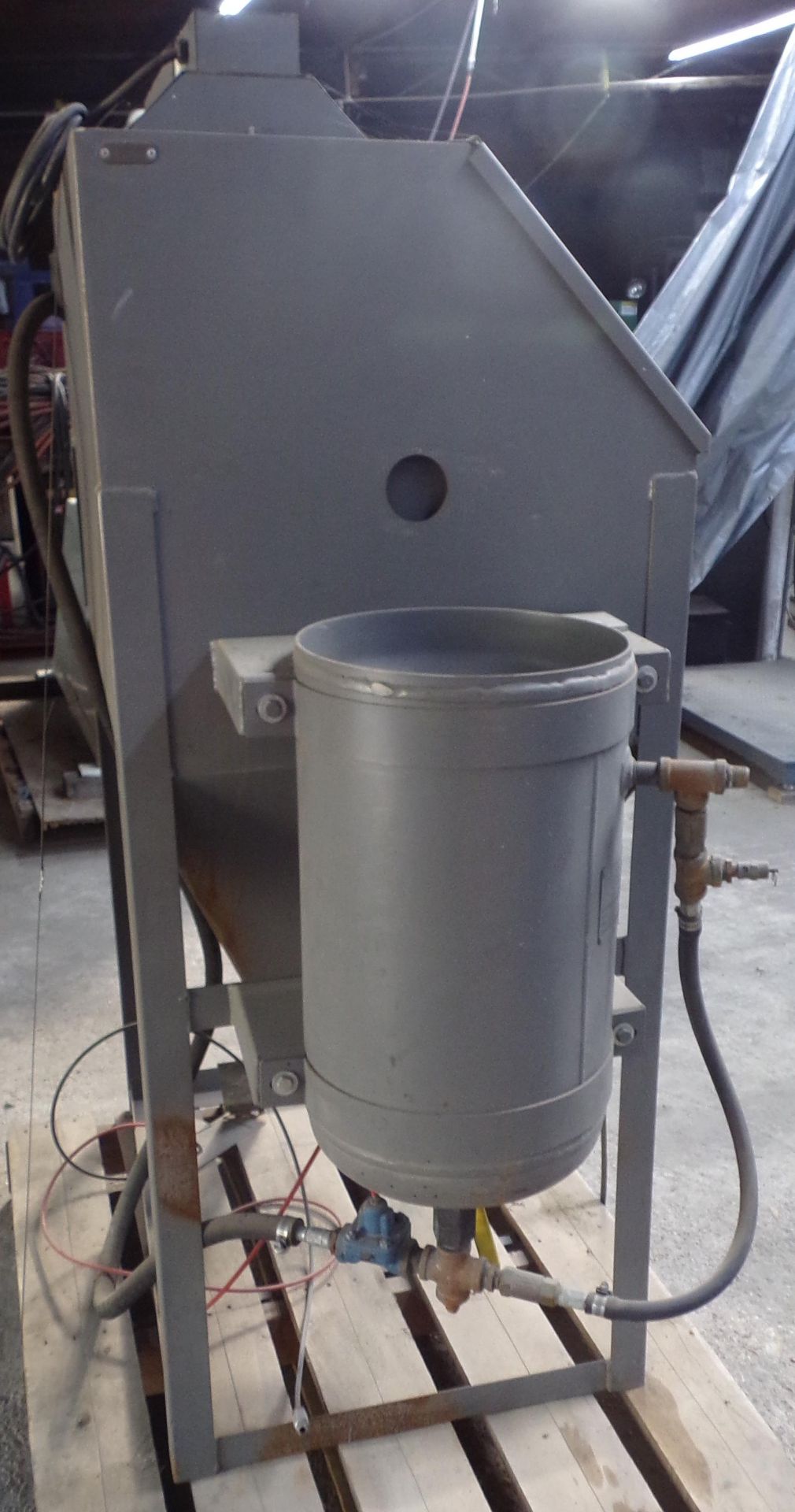 BLAST CABINET, ECONOLINE, pressure vessel type w/ foot coolant, carbide nozzle, lighted from - Image 4 of 5