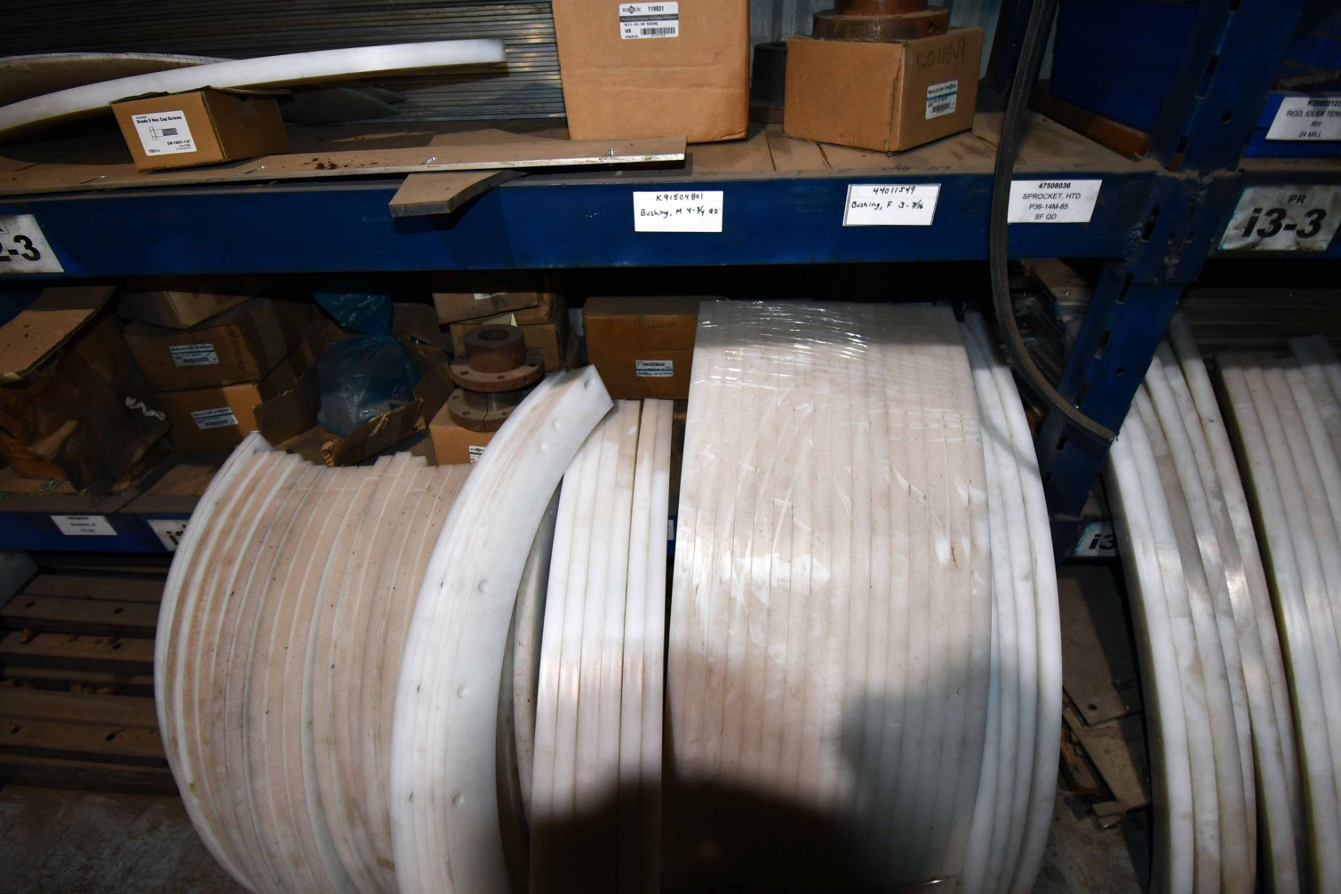 LOT CONSISTING OF: scraper blades, saddle rolls, shipping boxes, packing, pre-cut plastic spacers ( - Image 3 of 5