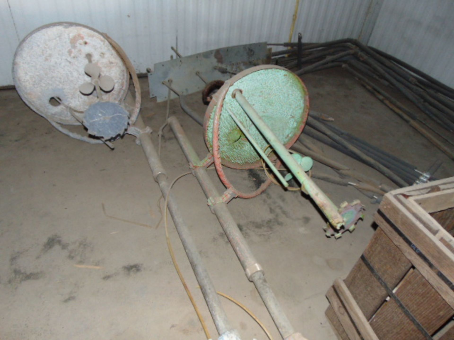 LOT CONTENTS OF ROOM: chain hoist, steel cable, plastic hose & misc. machine parts (Located at: - Image 9 of 14