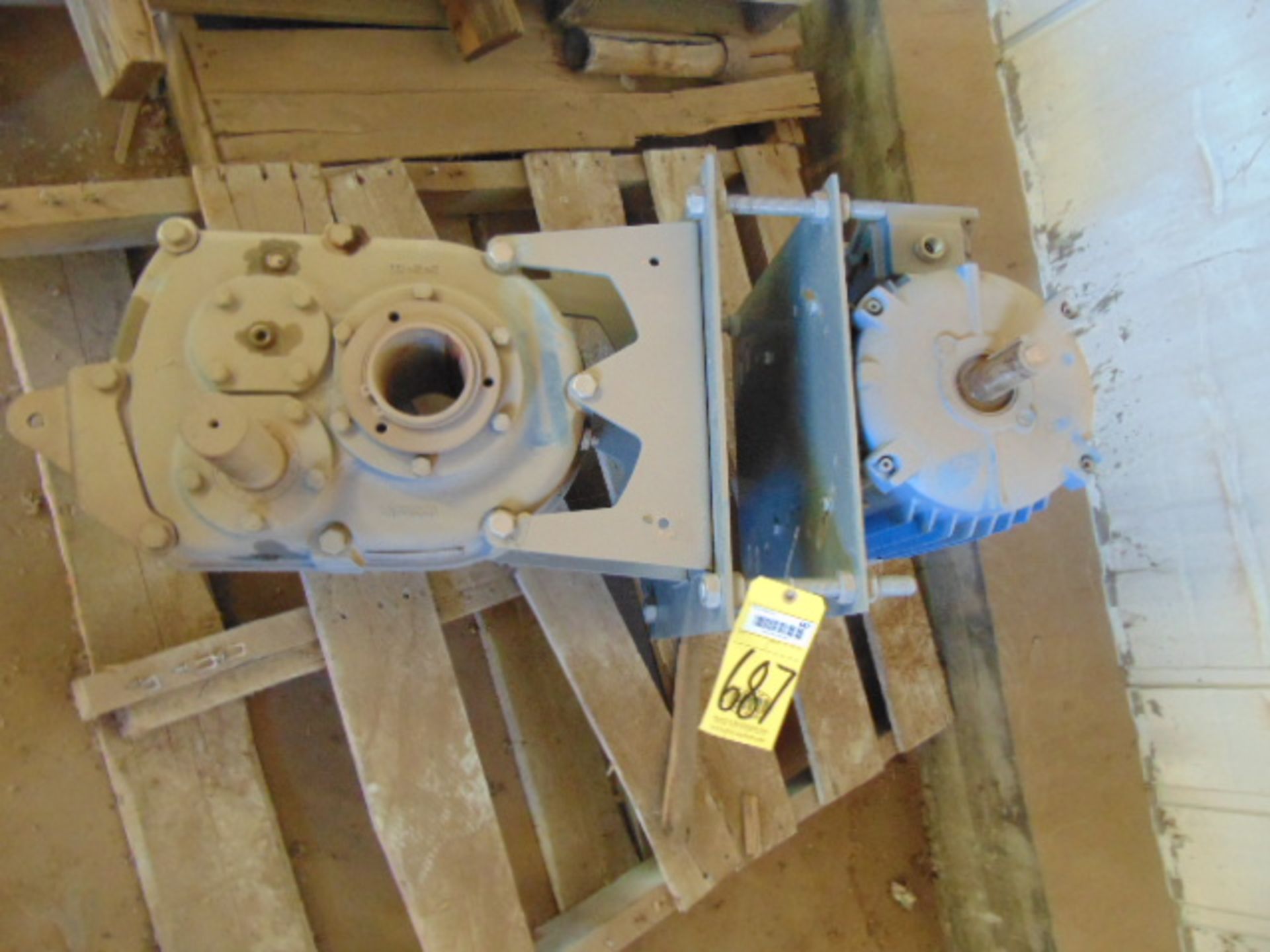 LOT CONSISTING OF: 10 HP electric motor & reducer (Located at: 116 Pine St., Hereford, TX 79045)