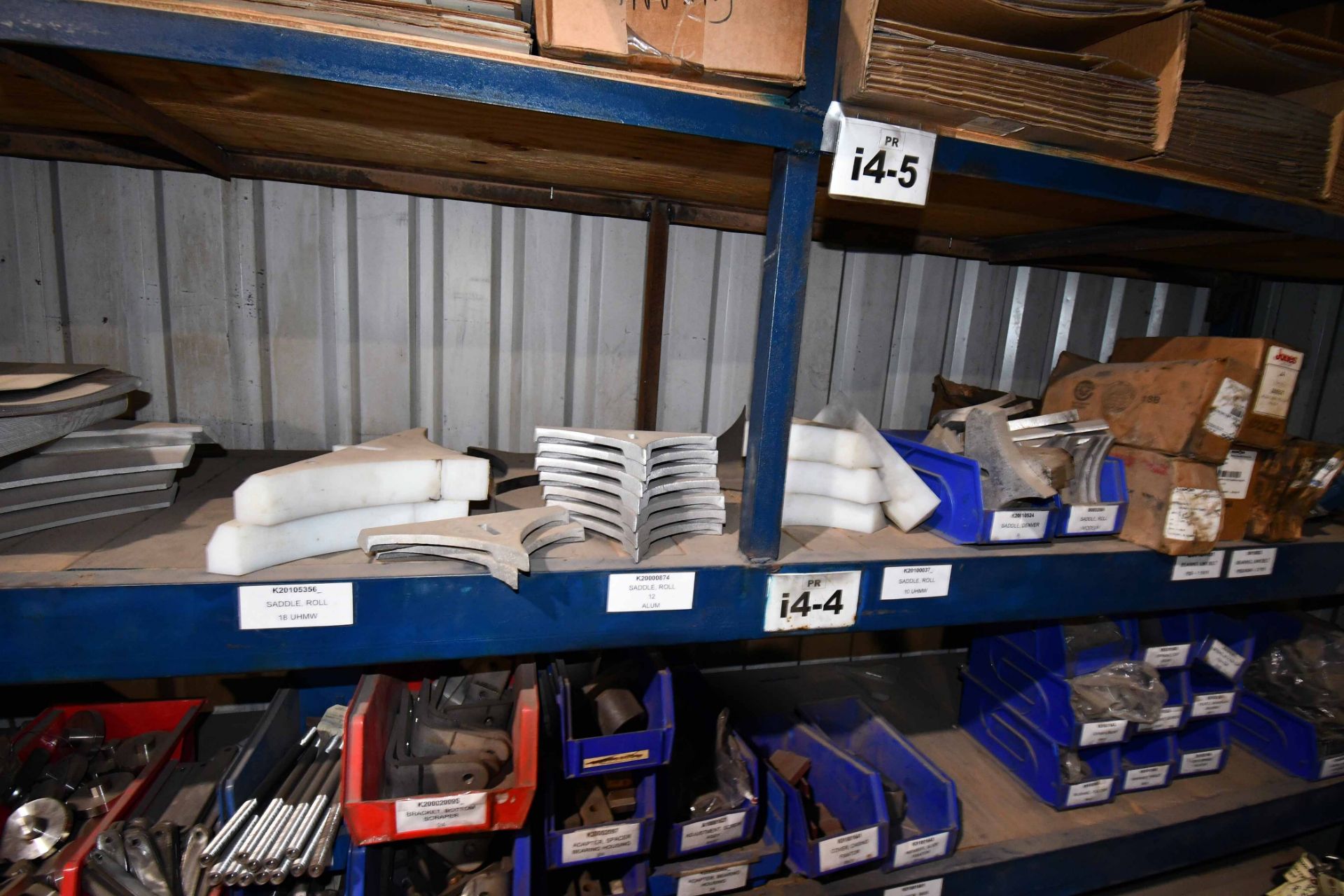 LOT CONSISTING OF: scraper blades, saddle rolls, shipping boxes, packing, pre-cut plastic spacers ( - Image 4 of 5