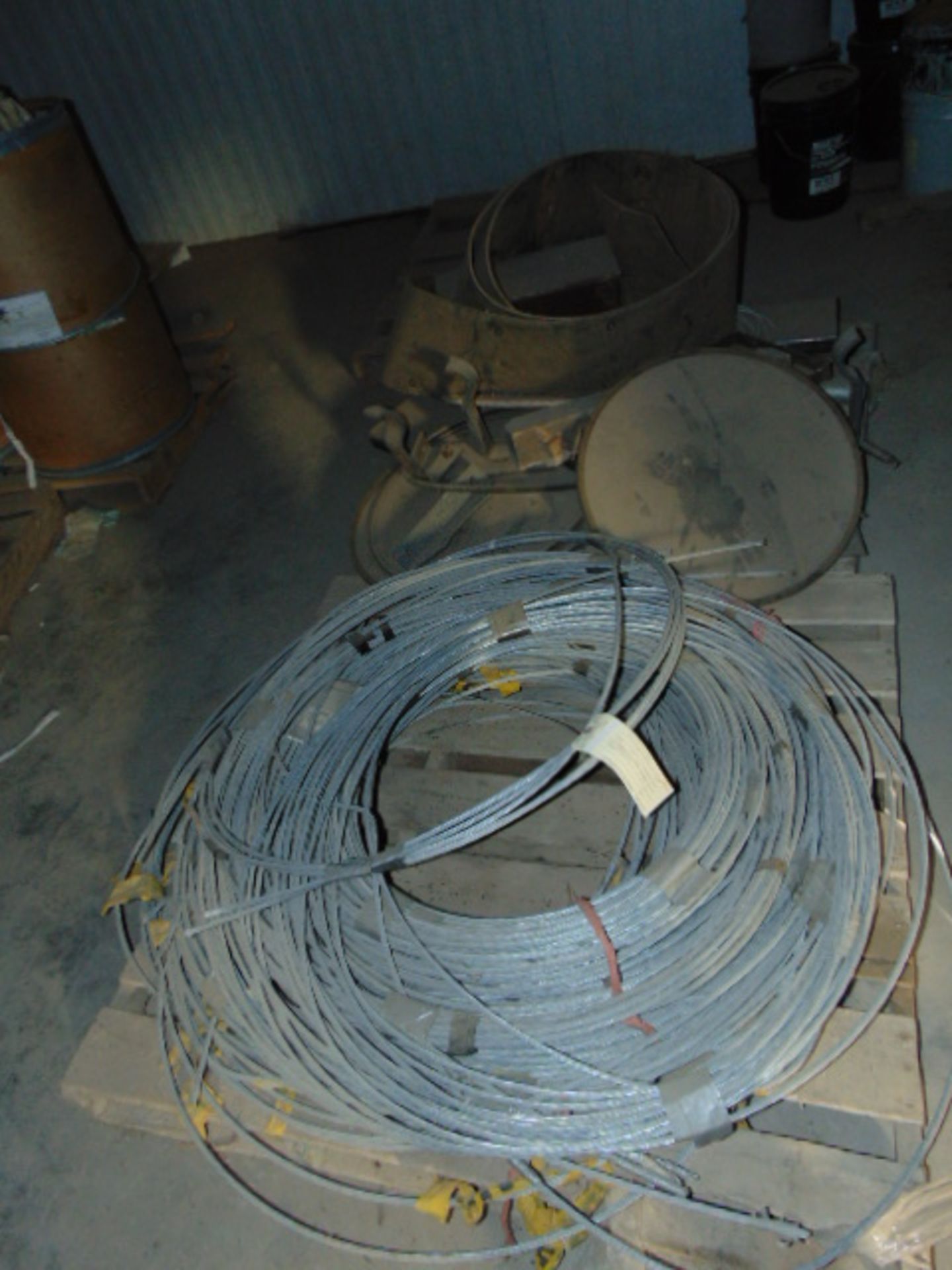 LOT CONTENTS OF ROOM: chain hoist, steel cable, plastic hose & misc. machine parts (Located at: - Image 7 of 14