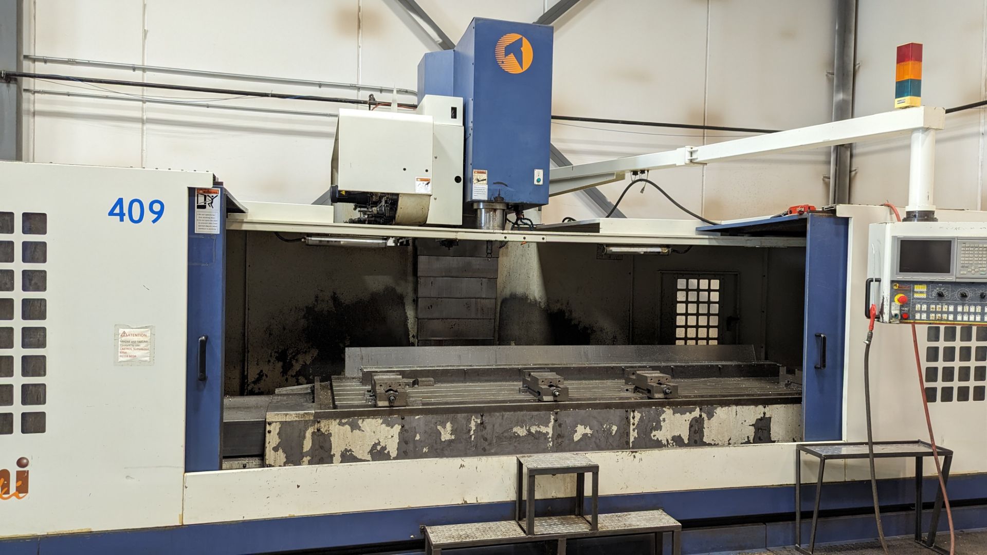 TAKUMI, V32, CNC VERTICAL MACHINING CENTRE, 10,000 RPM SPINDLE, TRAVELS (X,Y,Z): 3200 MM X 1066MM - Image 7 of 25