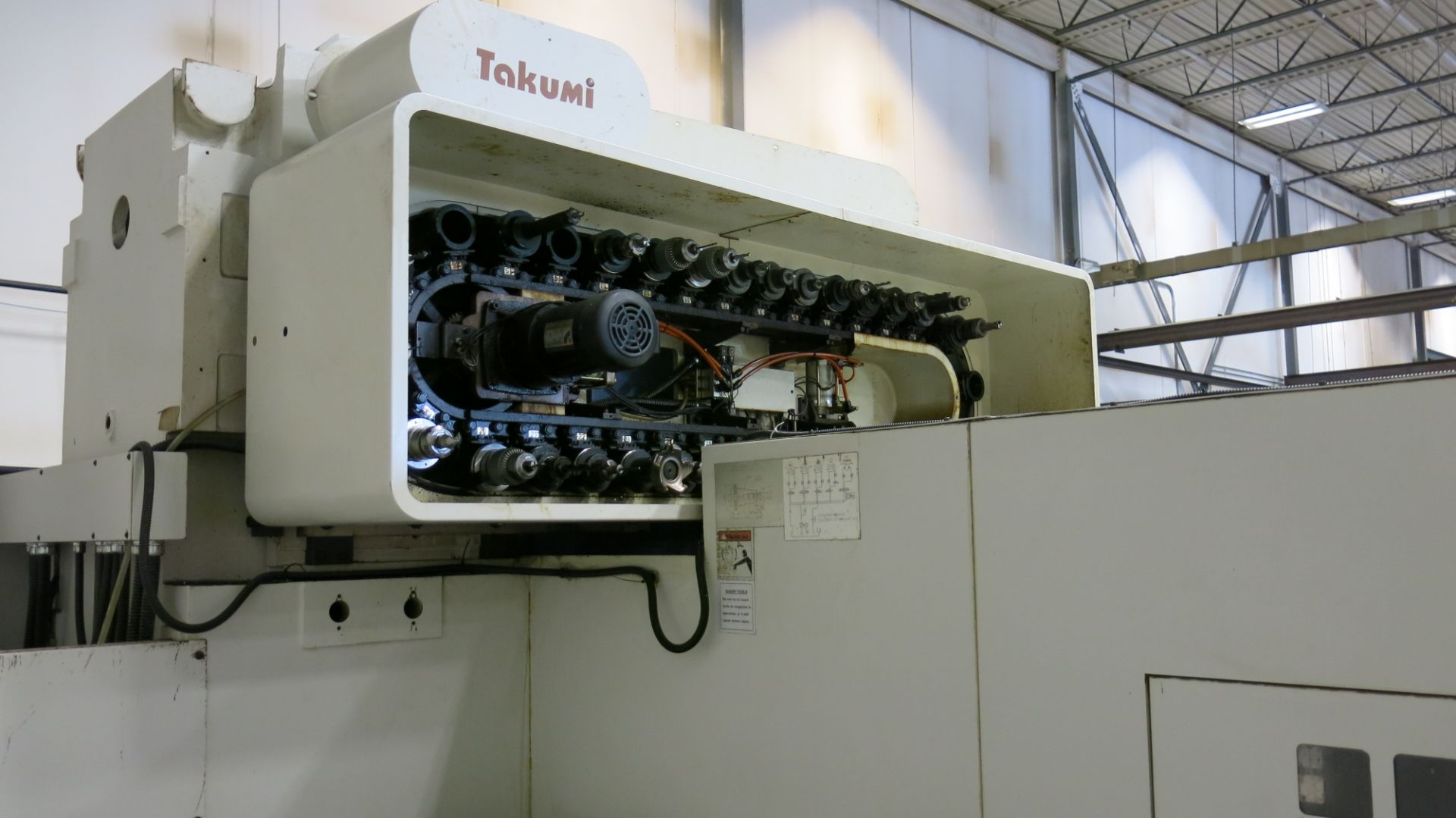 TAKUMI, V32, CNC VERTICAL MACHINING CENTRE, 10,000 RPM SPINDLE, TRAVELS (X,Y,Z): 3200 MM X 1066MM - Image 11 of 25