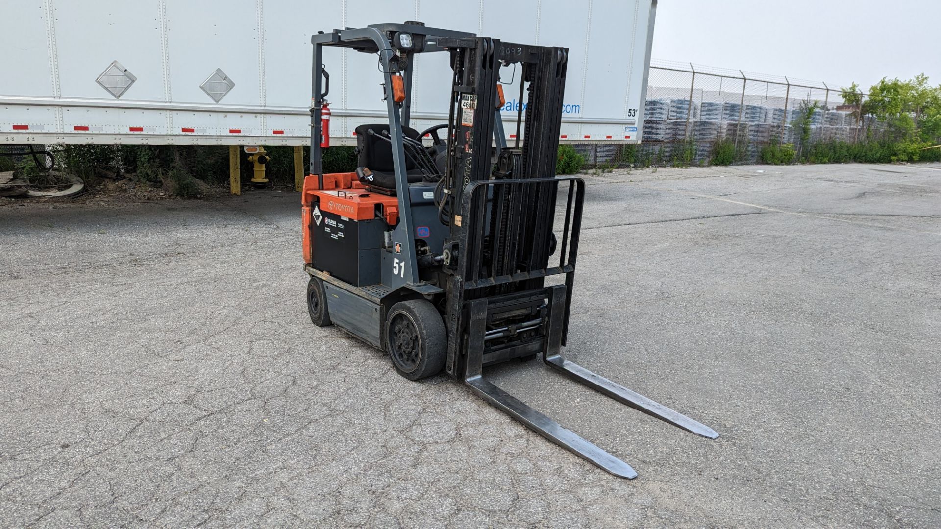 TOYOTA, 7FBCU25, 4650 LBS, 3 STAGE, 48V, BATTERY POWERED FORKLIFT - Image 2 of 21