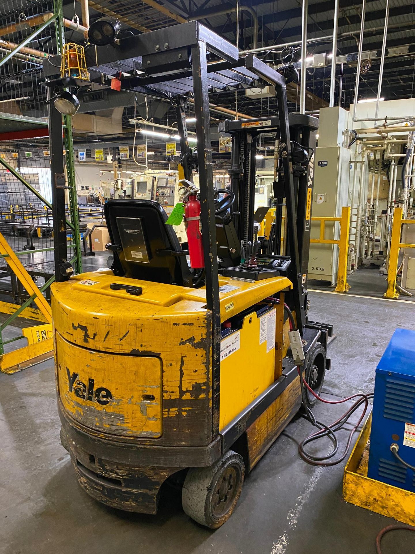 ELECTRIC FORKLIFT, YALE MDL. ERC050GHN36TE084, 3-stage mast, 195" max. height, 3600 lb. cap., 42" - Image 7 of 14