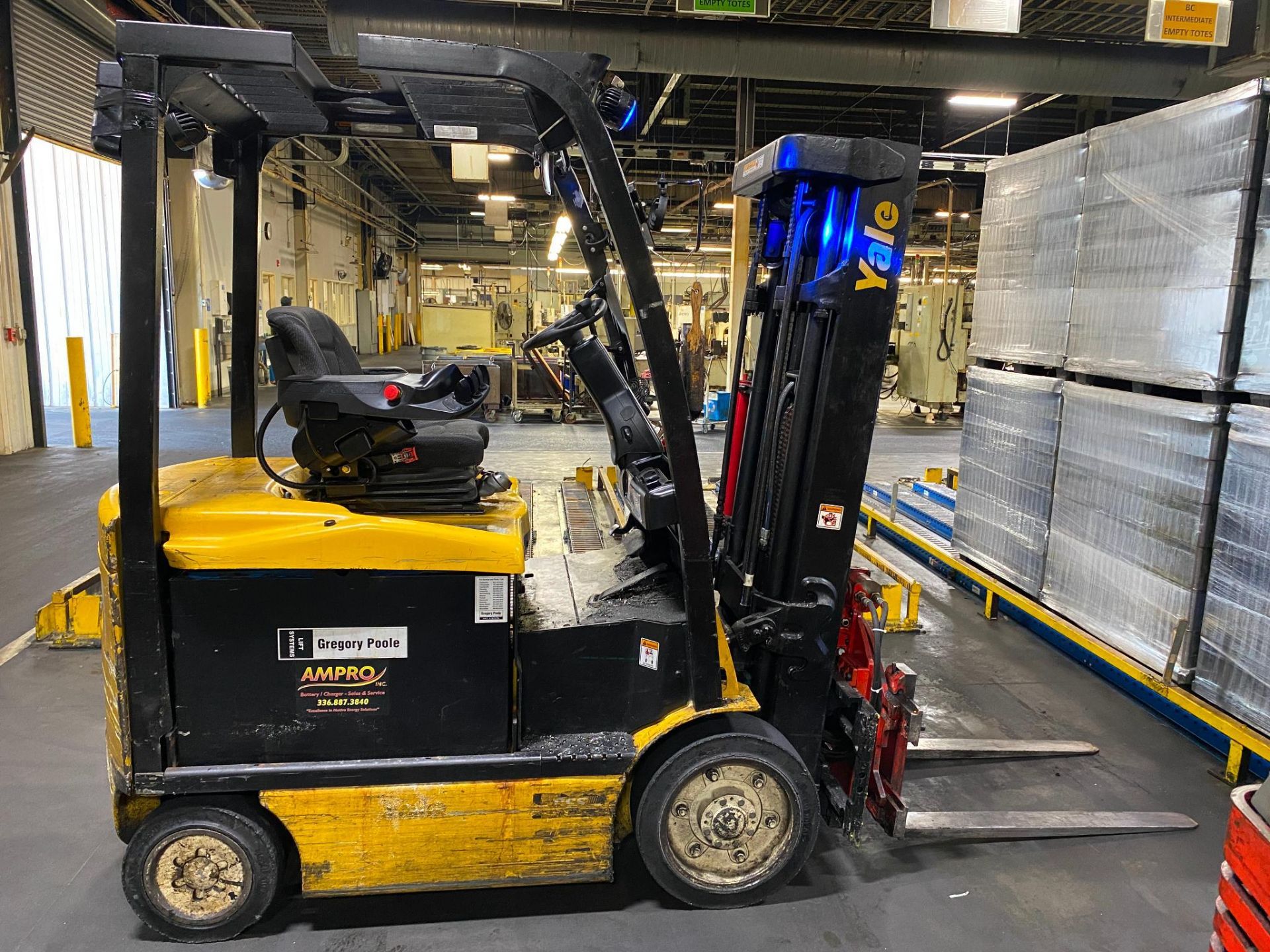 ELECTRIC FORKLIFT, YALE MDL. ERC050VGN48TE085, w/ hydraulic rotator, 500 lb. cap., cushion tires, - Image 11 of 14