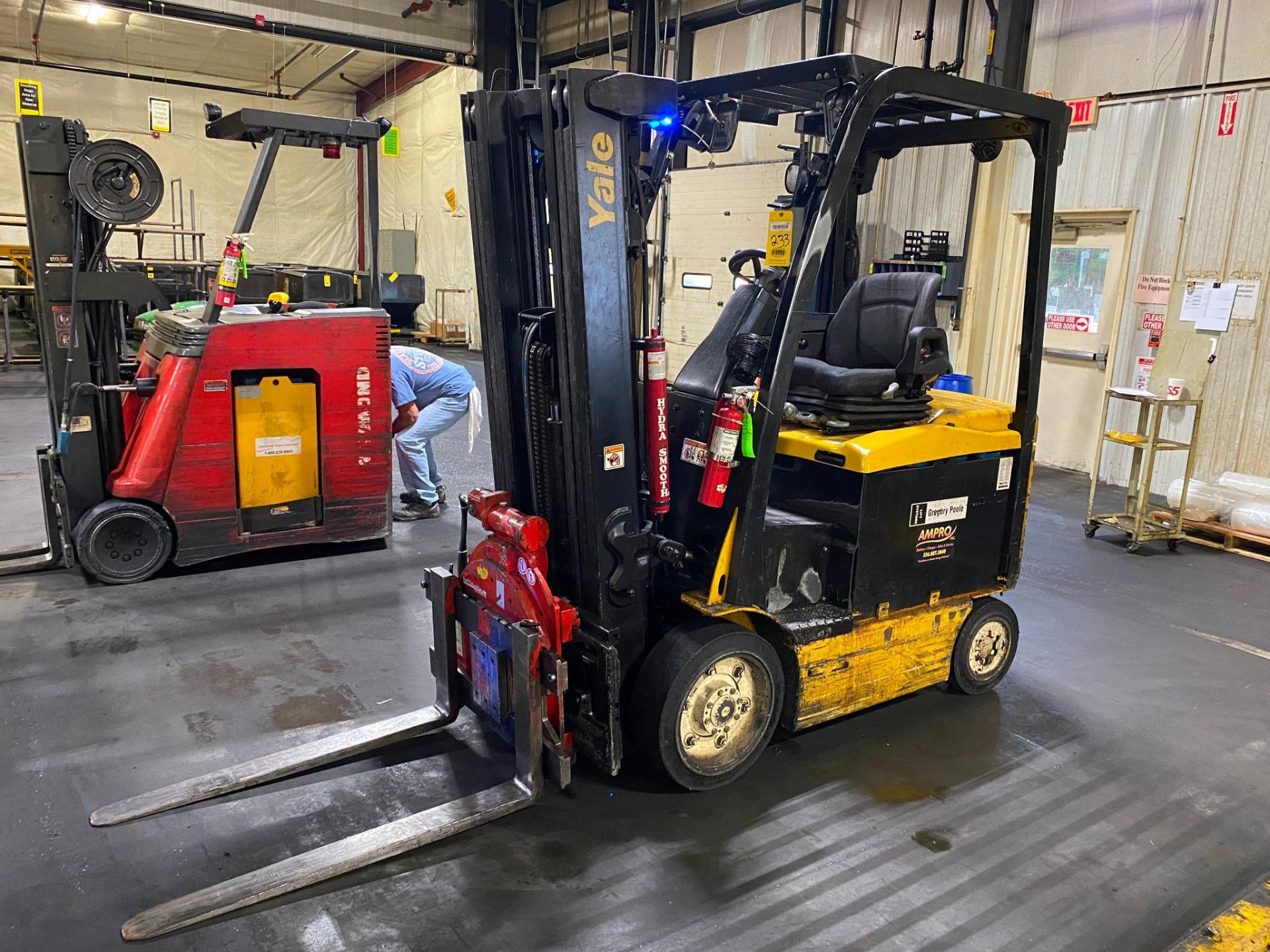 ELECTRIC FORKLIFT, YALE MDL. ERC050VGN48TE085, w/ hydraulic rotator, 500 lb. cap., cushion tires,