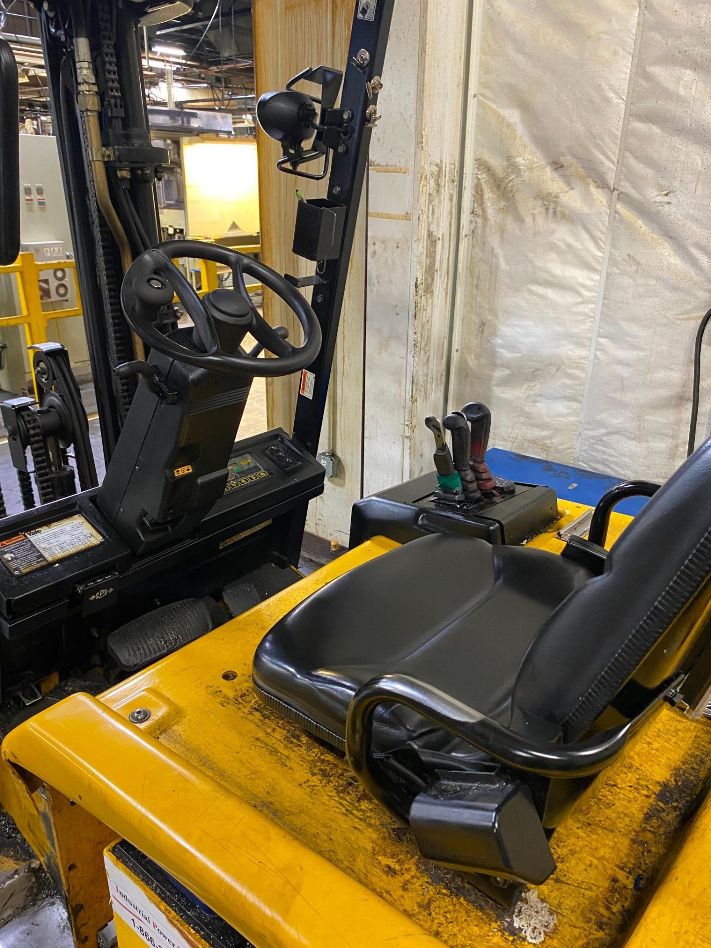 ELECTRIC FORKLIFT, YALE MDL. ERC050GHN36TE084, 3-stage mast, 195" max. height, 3600 lb. cap., 42" - Image 5 of 14