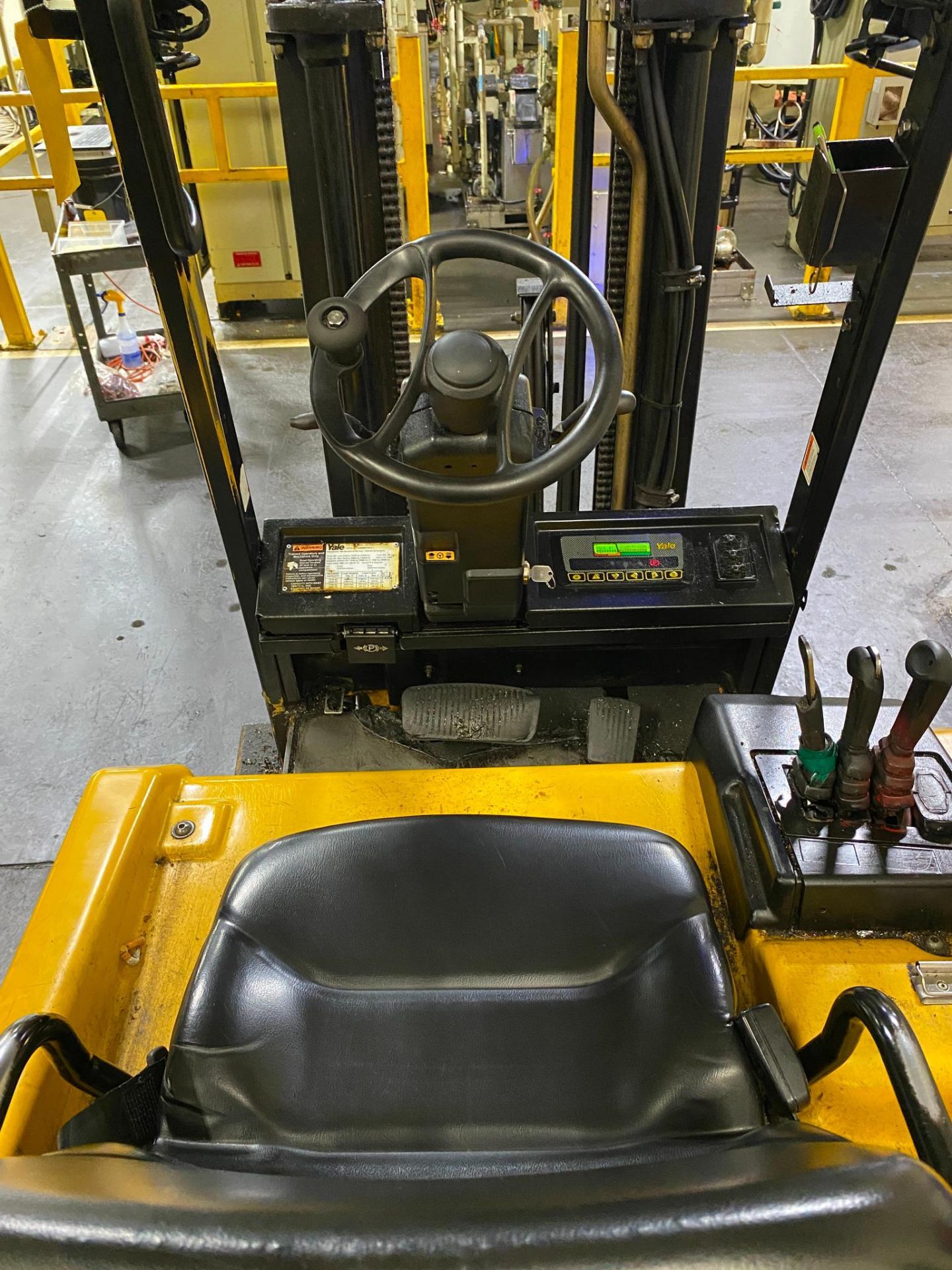 ELECTRIC FORKLIFT, YALE MDL. ERC050GHN36TE084, 3-stage mast, 195" max. height, 3600 lb. cap., 42" - Image 11 of 14