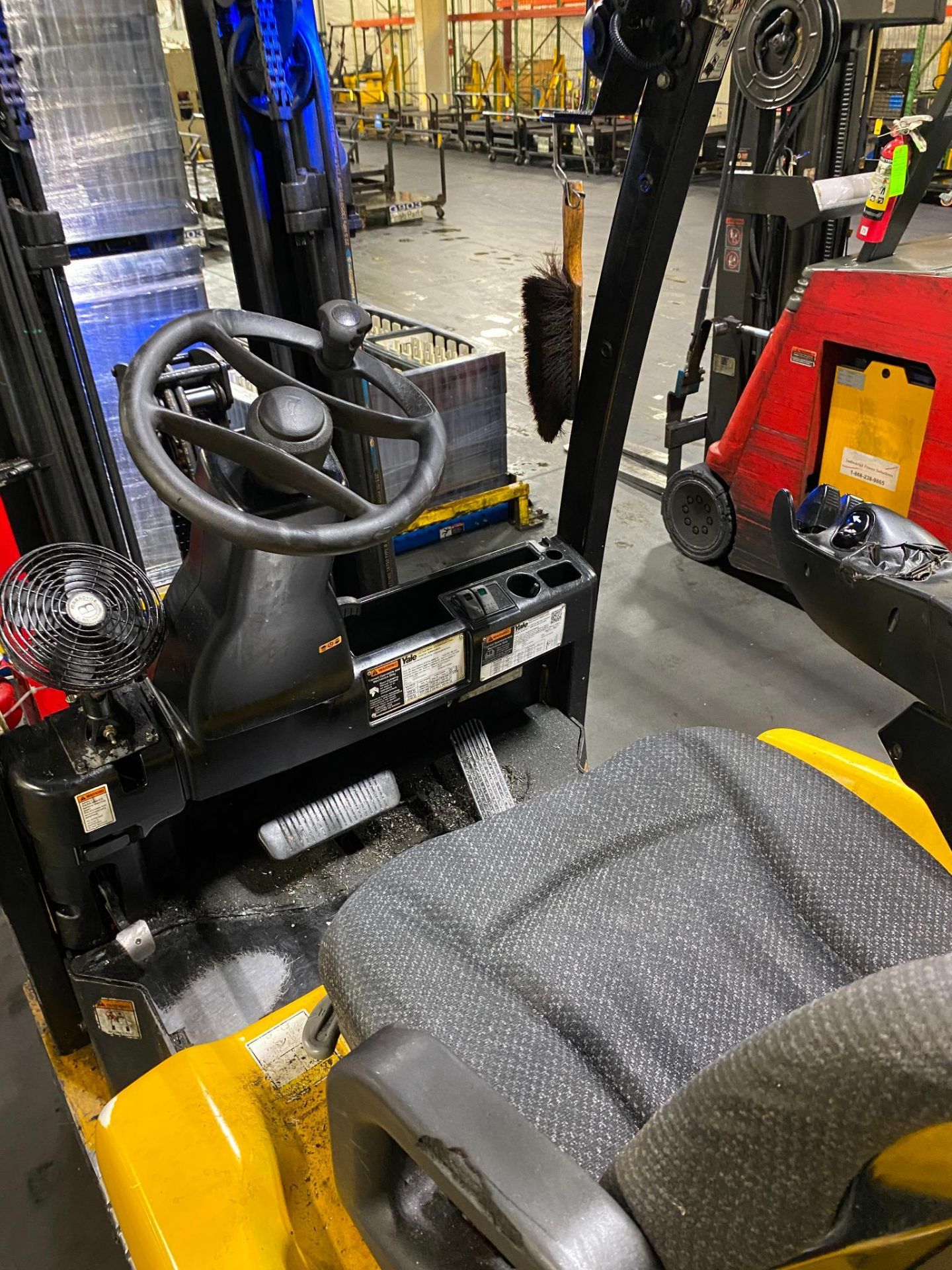 ELECTRIC FORKLIFT, YALE MDL. ERC050VGN48TE085, w/ hydraulic rotator, 500 lb. cap., cushion tires, - Image 6 of 14