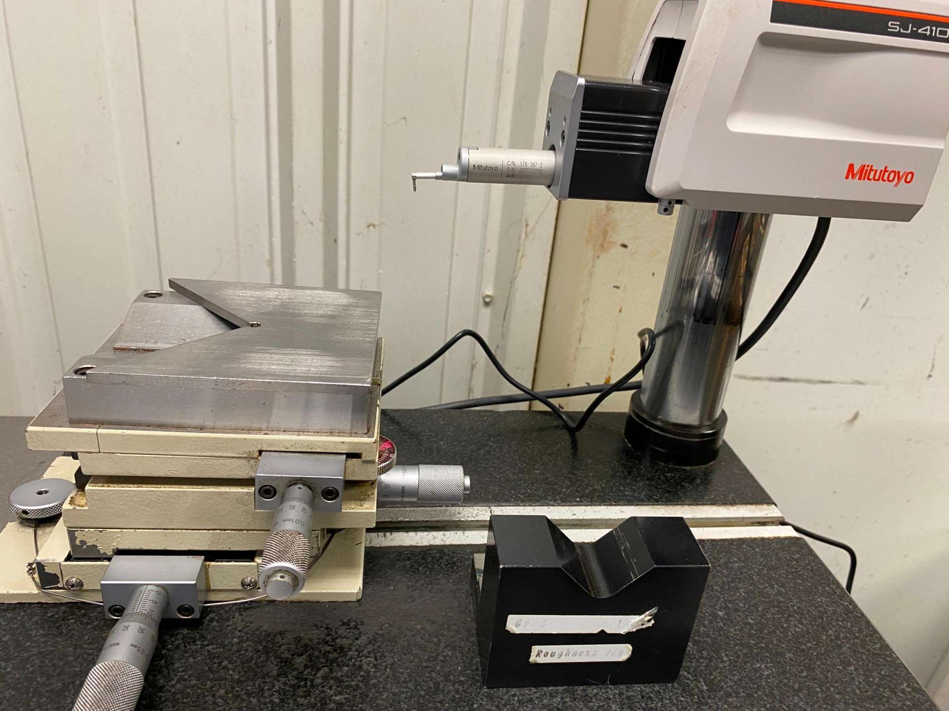 PORTABLE SURFACE ROUGHNESS MEASURING MACHINE, MITUTOYO SURFTEST MDL. SJ-410