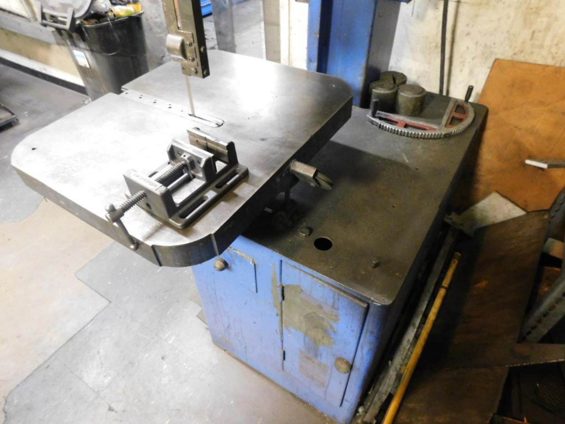 Grob Vertical Bandsaw Model NS24, 24" Throat, Blade Welder, 24" x 28" Tilt Table, S/N 168 - Image 5 of 9