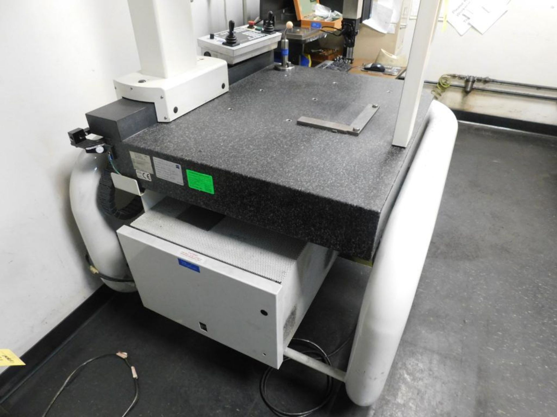 Zeiss Vista 1620-14, DCC, BND, K CMM Renishaw PH1 Probe 24" x 34" Table, S/N 206103301079 (In Calibr - Image 5 of 12