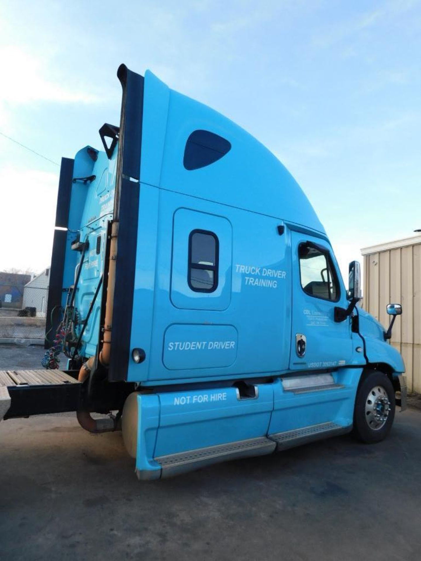 2011 Freightliner Cascadia 125 Truck Tractor, Turbo Diesel (Cummins), VIN 1FUJGLBGXBSAV9295, 1,050,7 - Image 5 of 21