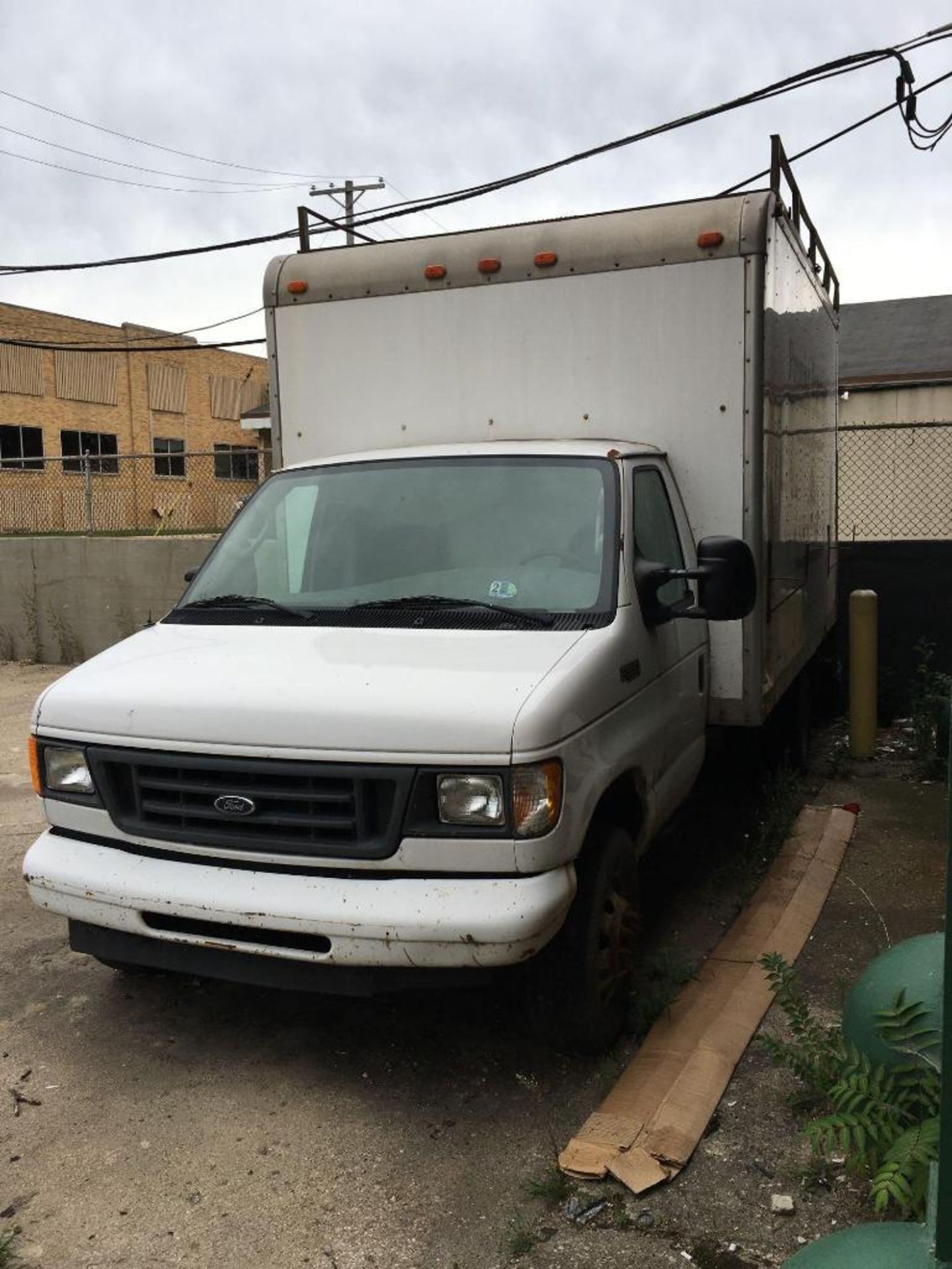 2003 Ford E-350 Box Truck, 14 ft. Box (est.), Roll Up Box Door, VIN 1FDWE35L83HA82335, (NOT RUNNING) - Image 2 of 5