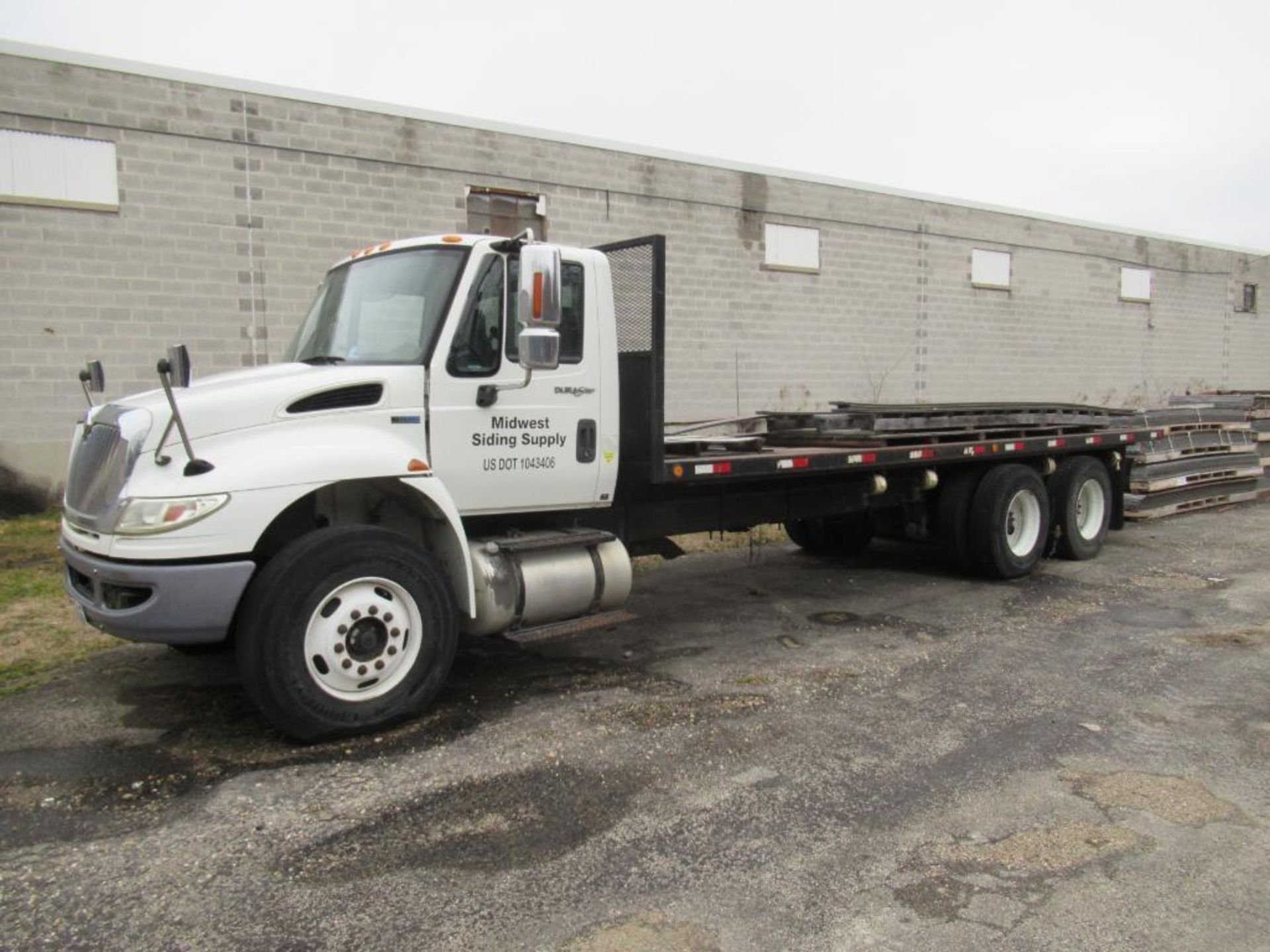 2011 International Dura Star 24 ft. Steel Flatbed Truck VIN 3HAMSAARXBL425337, Maxx Force Advance Di