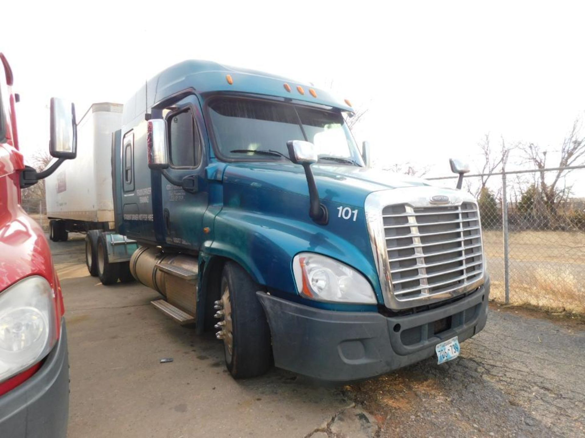 2013 Freightliner Cascadia 125 Truck Tractor, Turbo Diesel, VIN 1FUJGLDR7CSBH7719, 316,052 Miles Ind - Image 3 of 23