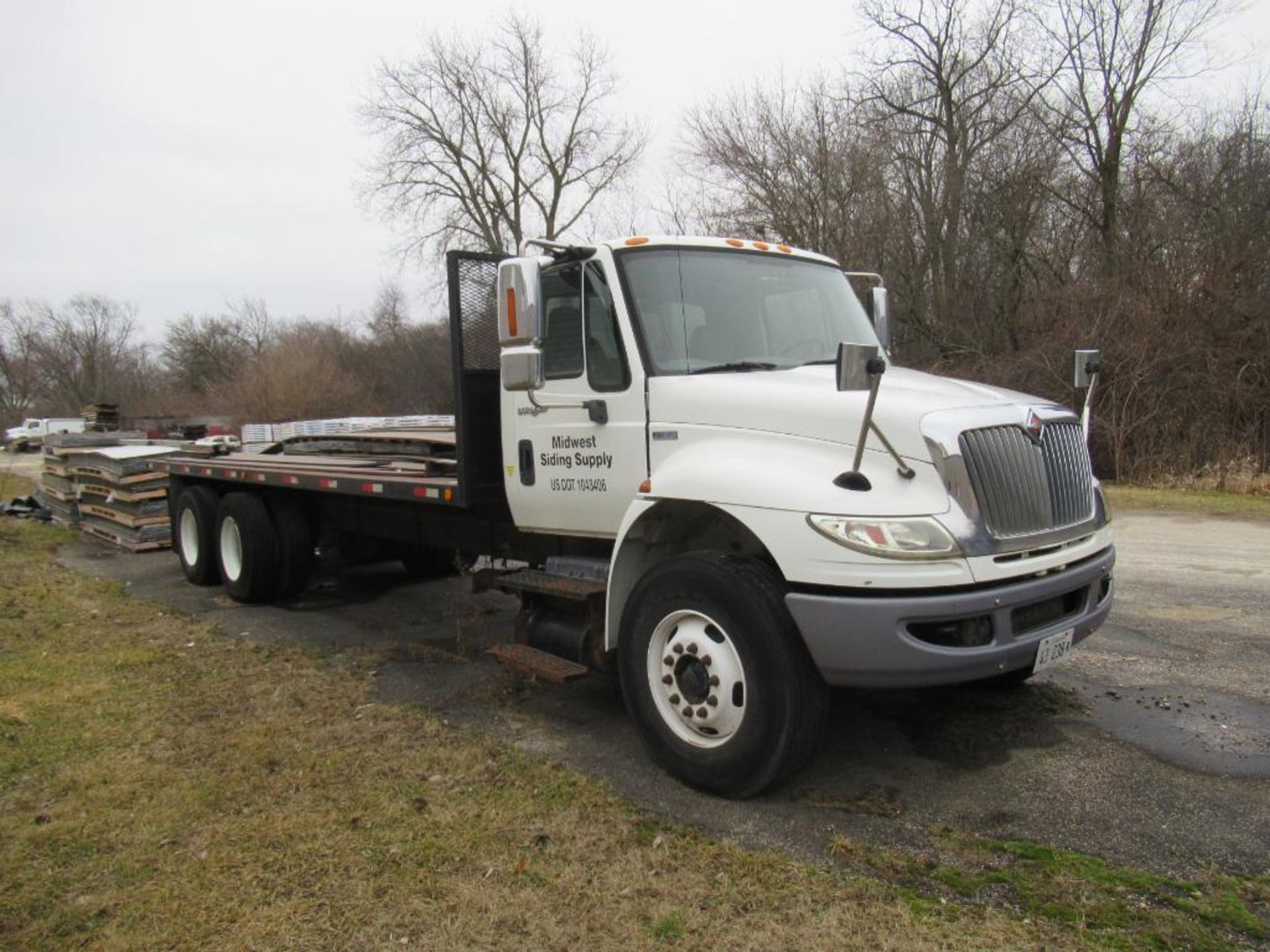 2011 International Dura Star 24 ft. Steel Flatbed Truck VIN 3HAMSAARXBL425337, Maxx Force Advance Di - Image 3 of 19