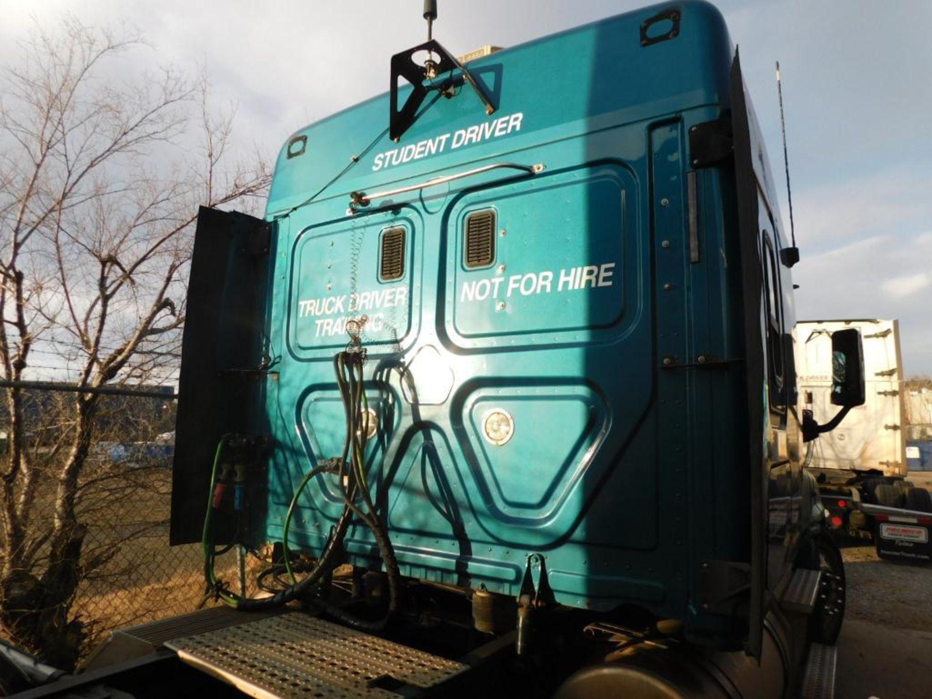 2013 Freightliner Cascadia 125 Truck Tractor, Turbo Diesel, VIN 1FUJGLDR7CSBH7719, 316,052 Miles Ind - Image 5 of 23