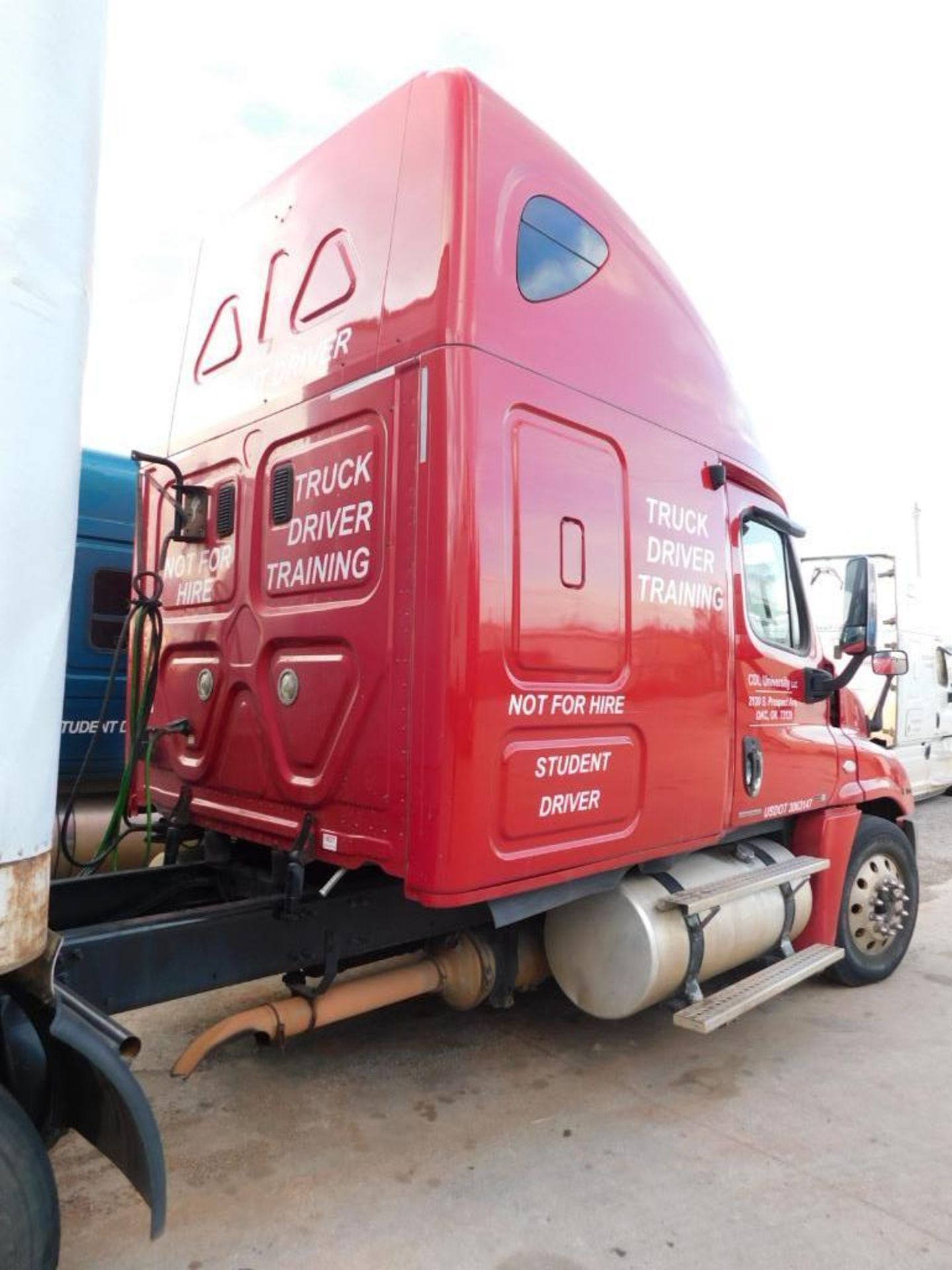 2011 Freightliner Cascadia 125 Truck Tractor, Turbo Diesel, VIN 1FUJGLDR4BLAV6742, (Red #103) - Image 4 of 19