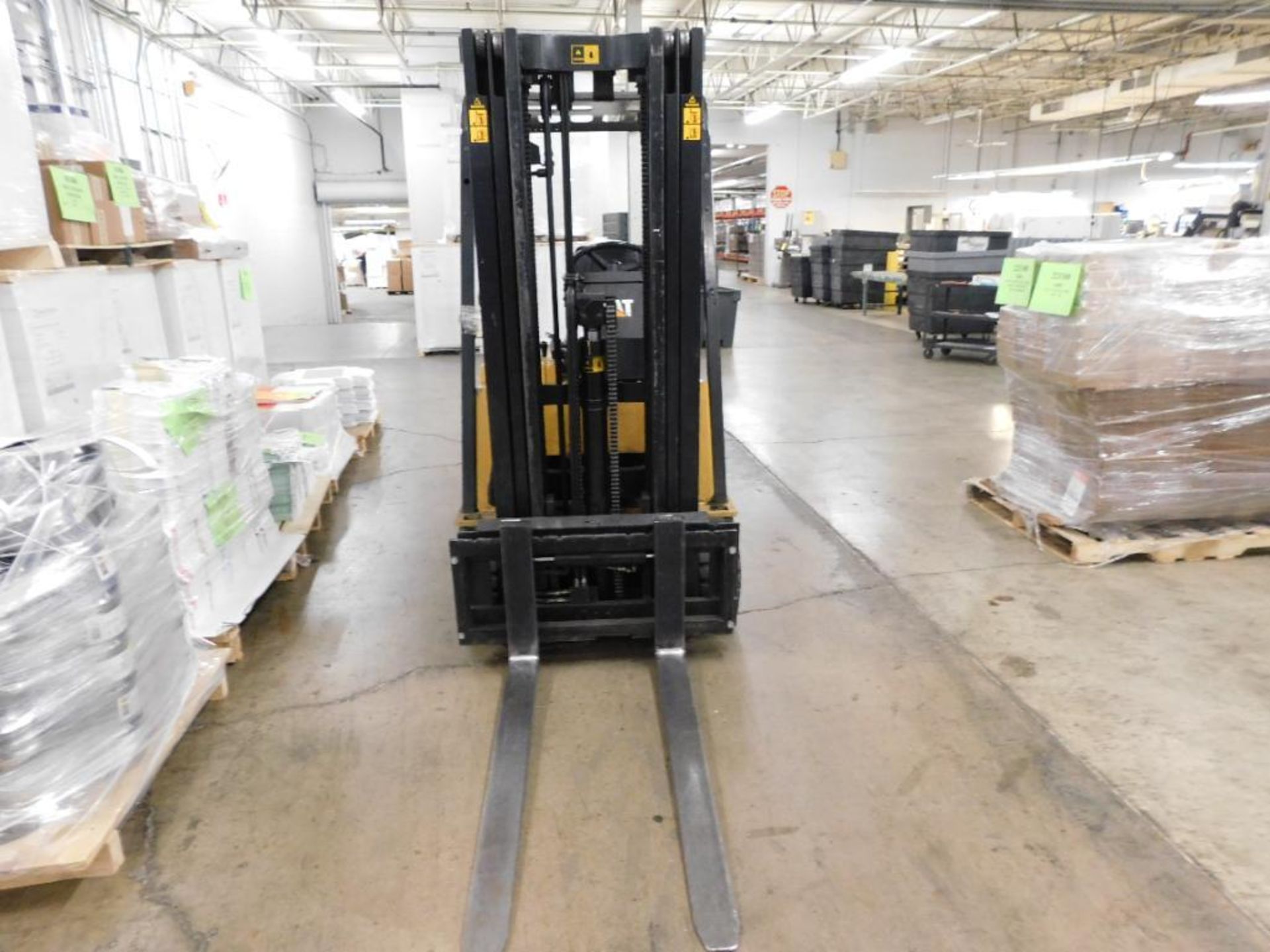 CAT EP20T 3-Wheel Electric Forklift 36-Volt w/Charger, 3400 lb. Lift Capacity, Triple Mast, Side Shi - Image 3 of 6