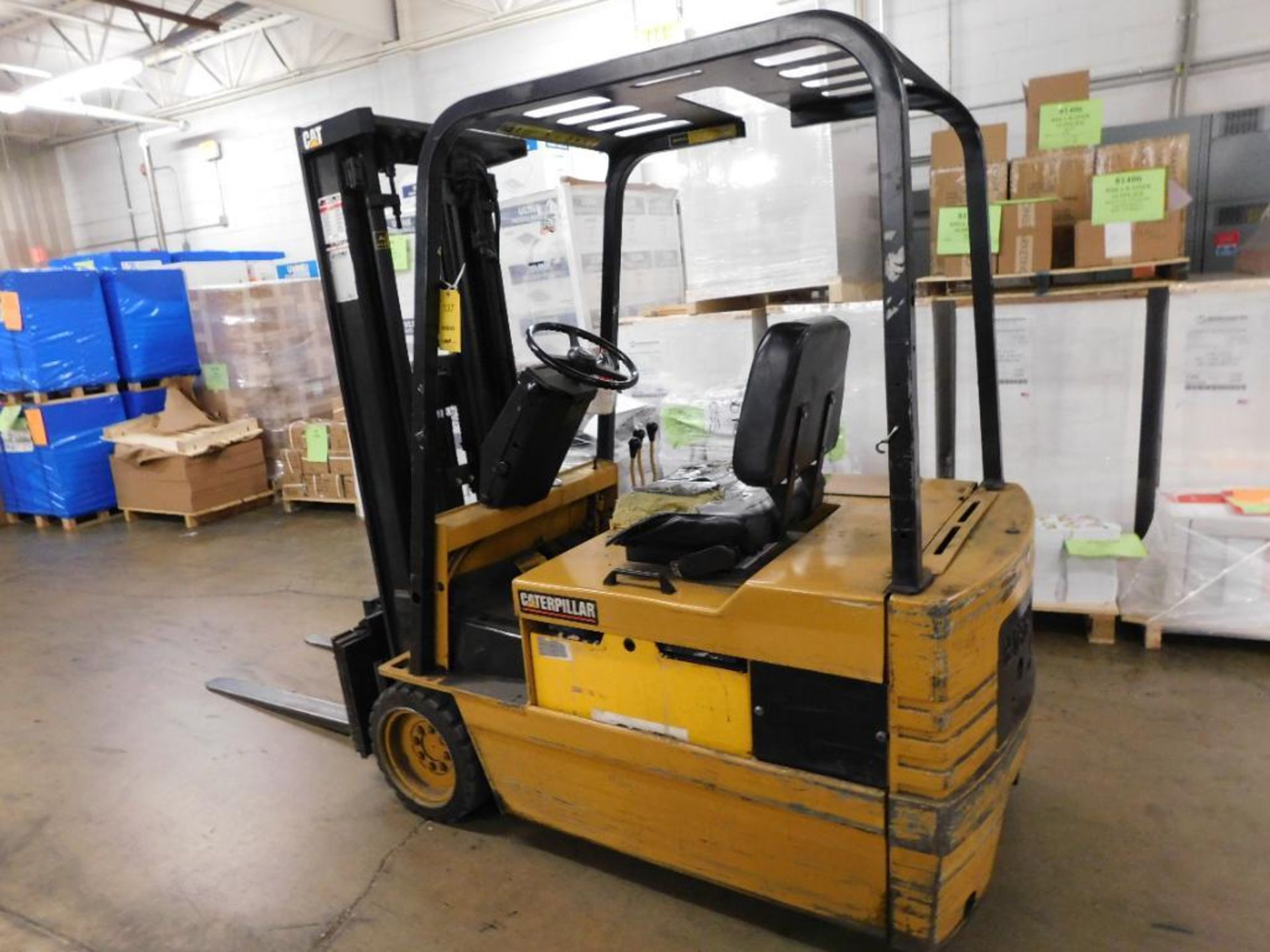 CAT EP20T 3-Wheel Electric Forklift 36-Volt w/Charger, 3400 lb. Lift Capacity, Triple Mast, Side Shi