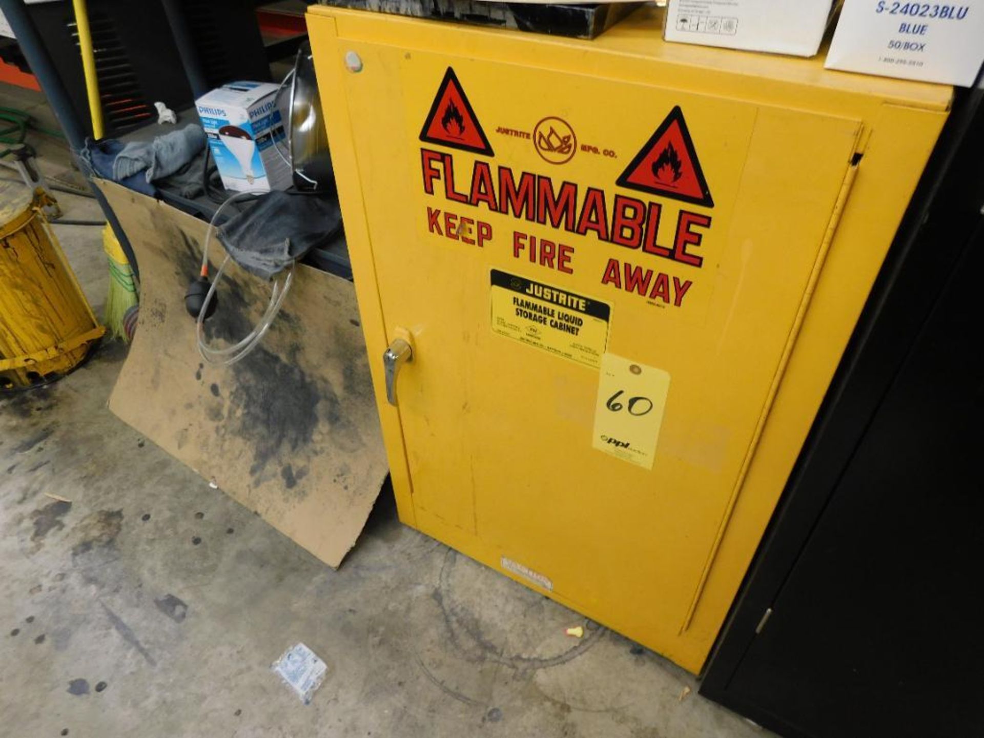 LOT: (2) Flammable Liquid Storage Cabinets w/Contents & Videojet Make Up Fluid & Blanket Wash - Image 2 of 3