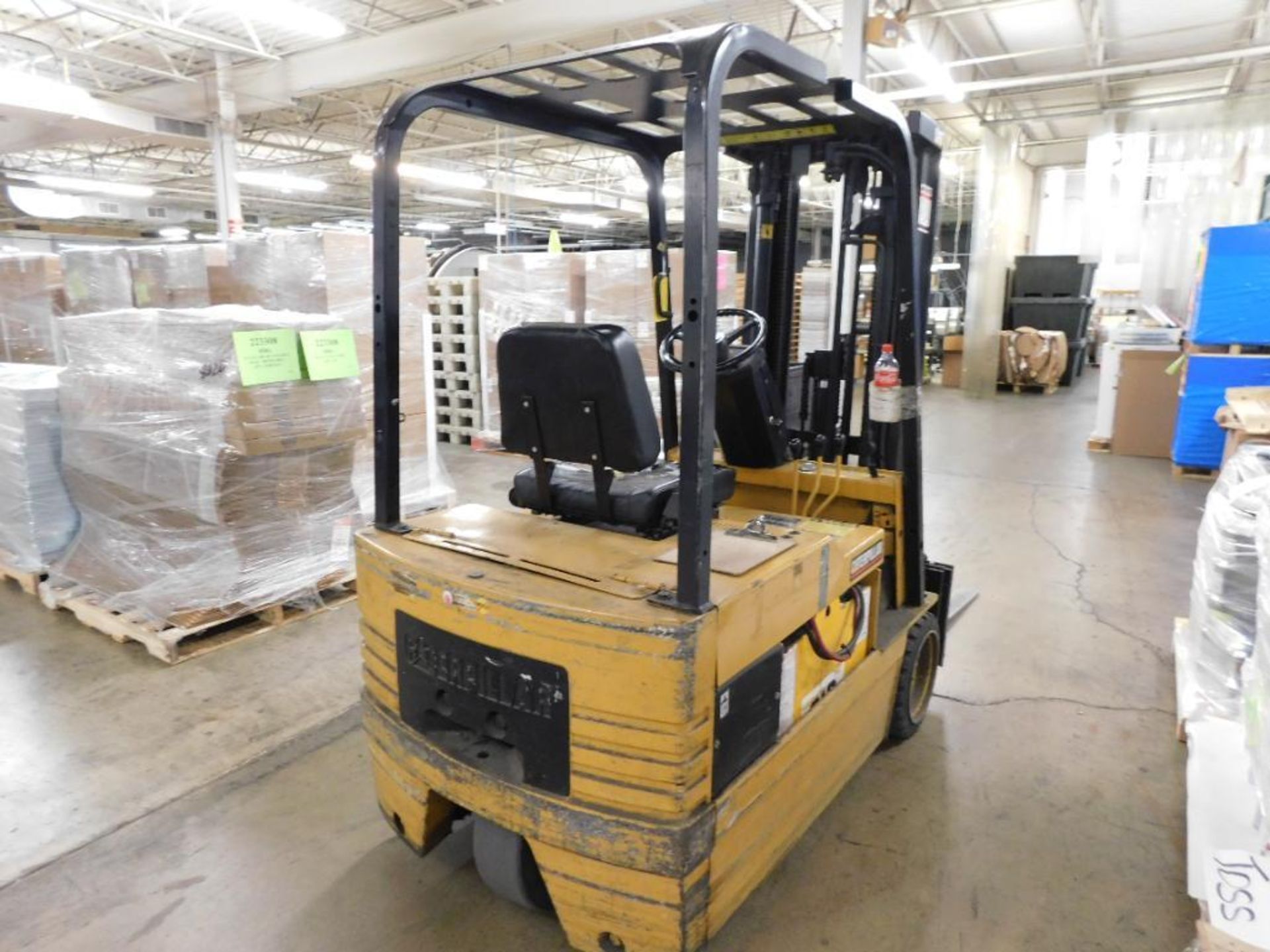 CAT EP20T 3-Wheel Electric Forklift 36-Volt w/Charger, 3400 lb. Lift Capacity, Triple Mast, Side Shi - Image 2 of 6